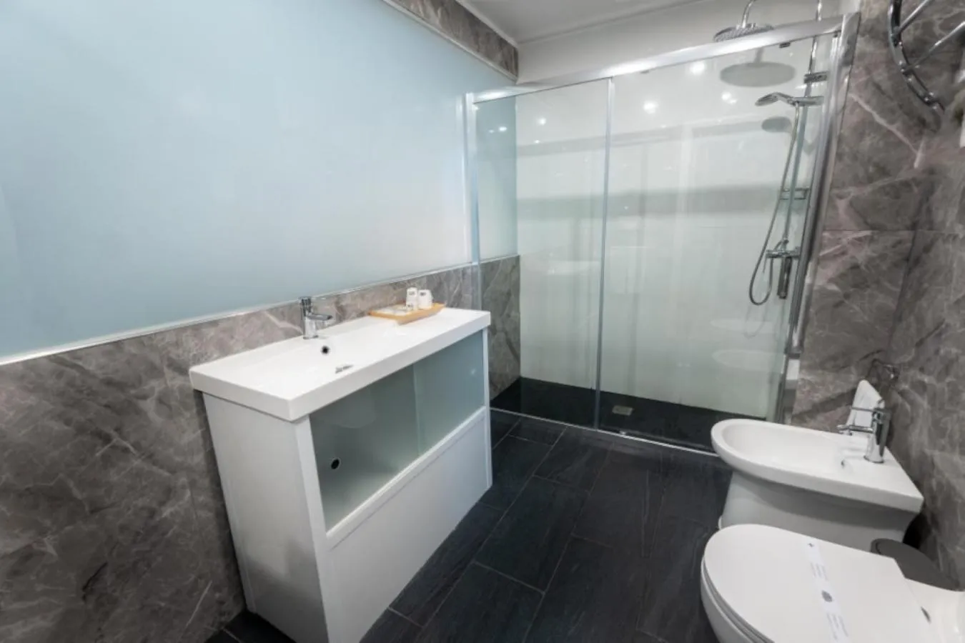 Shower in Hotel Solar Palmeiras