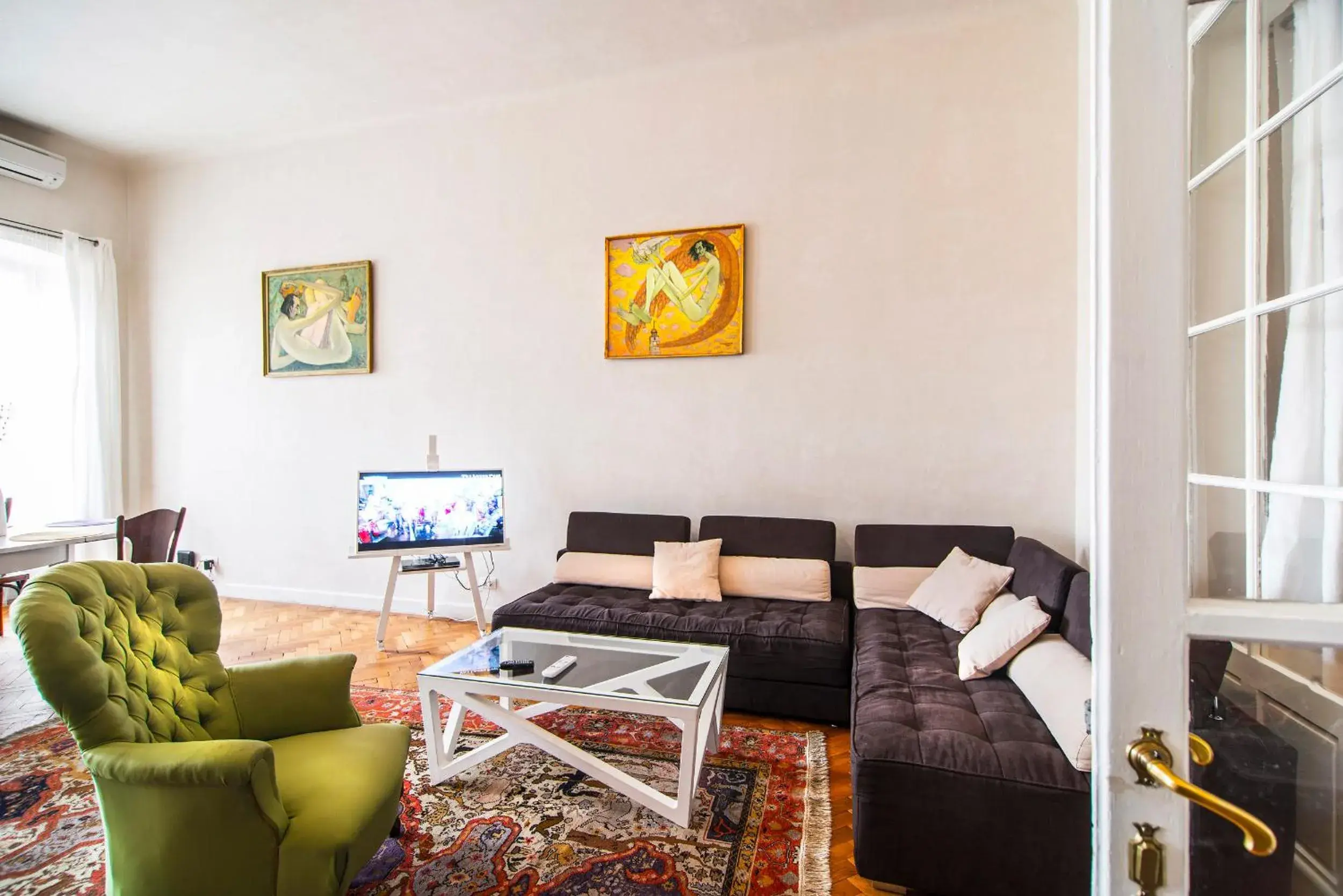 Large One-Bedroom Apartment Piata Unirii 14 - single occupancy in Cluj Apartments Large One-Bedroom Apartment Piata Unirii 14 - single occupancy in Cluj Apartments