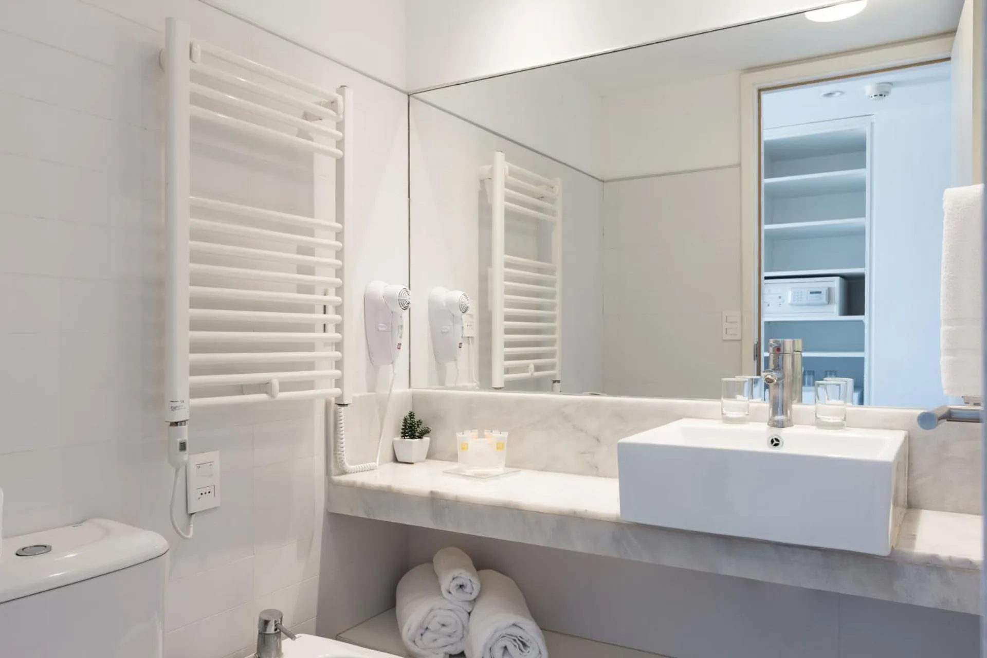 Bathroom in UY Proa Sur Hotel