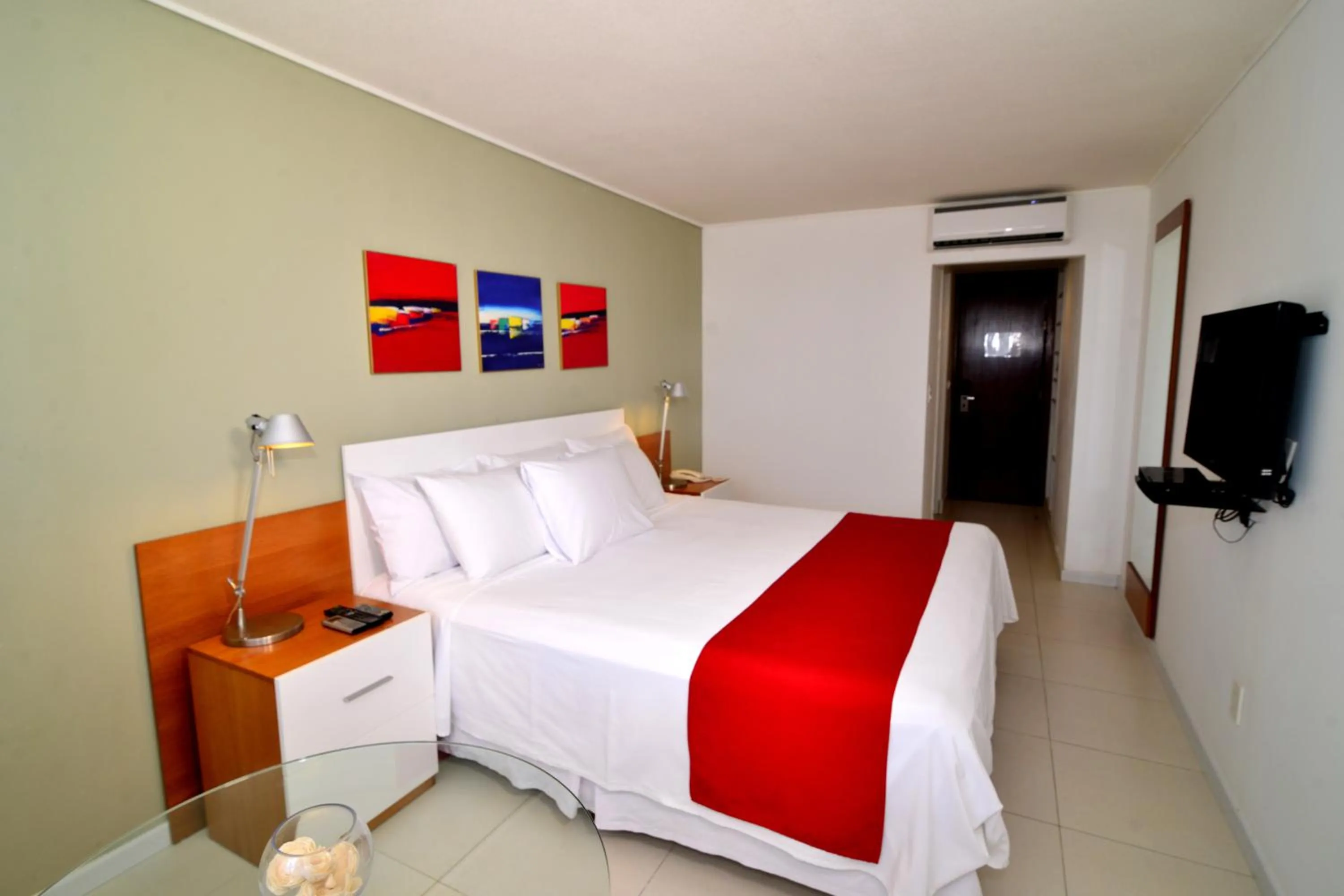 Photo of the whole room, Bed in UY Proa Sur Hotel