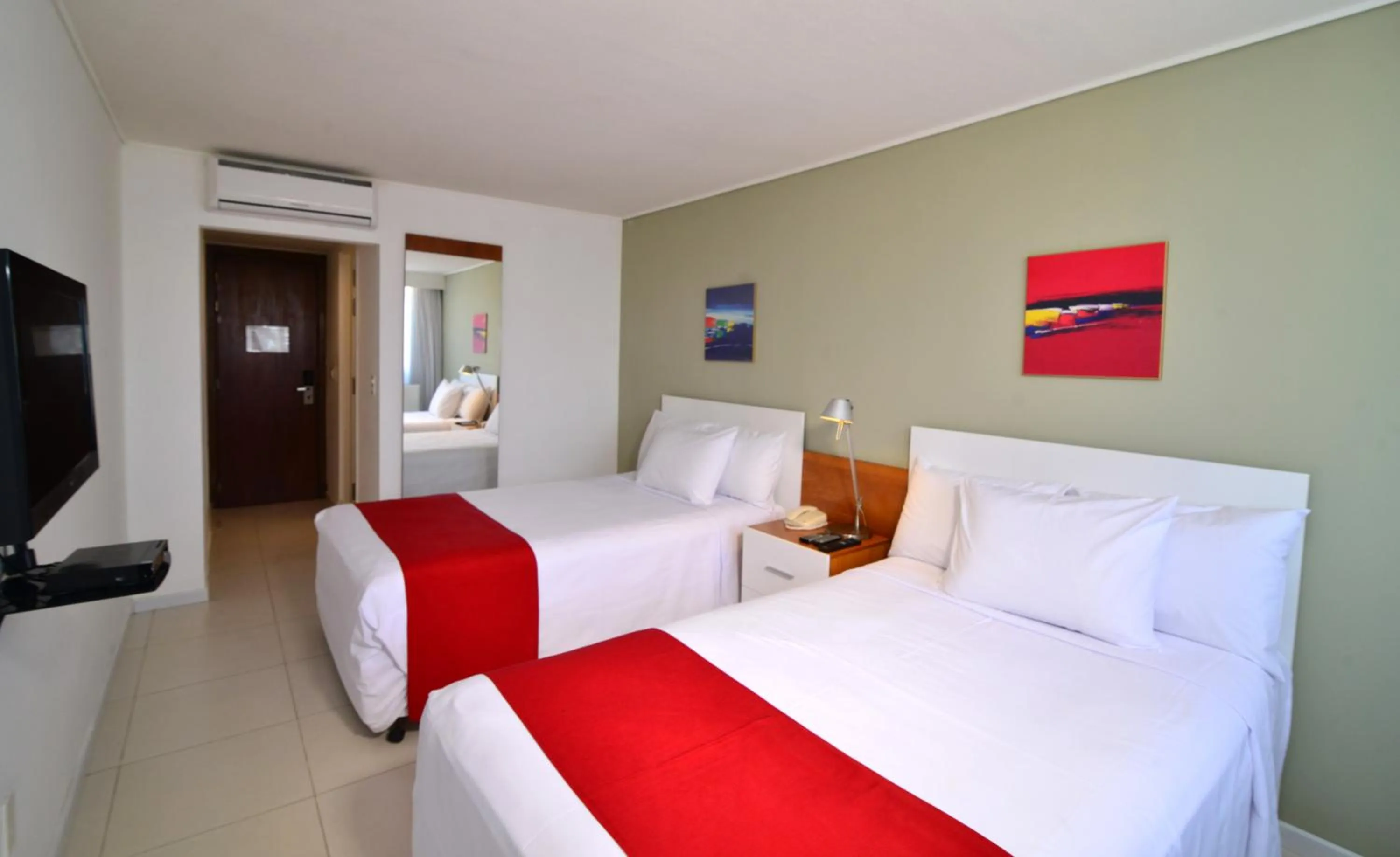 Photo of the whole room, Bed in UY Proa Sur Hotel