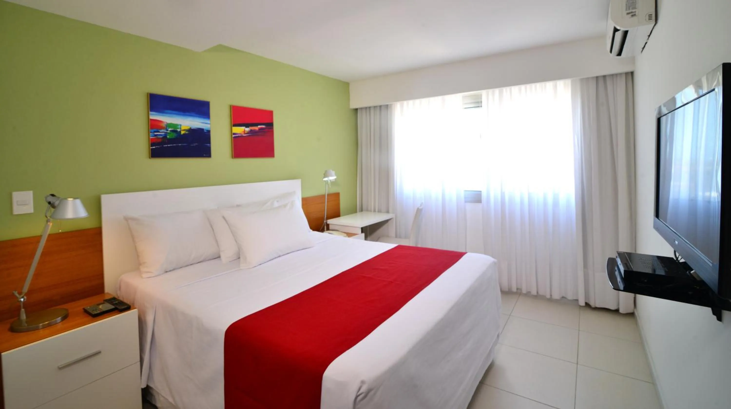 Photo of the whole room, Bed in UY Proa Sur Hotel