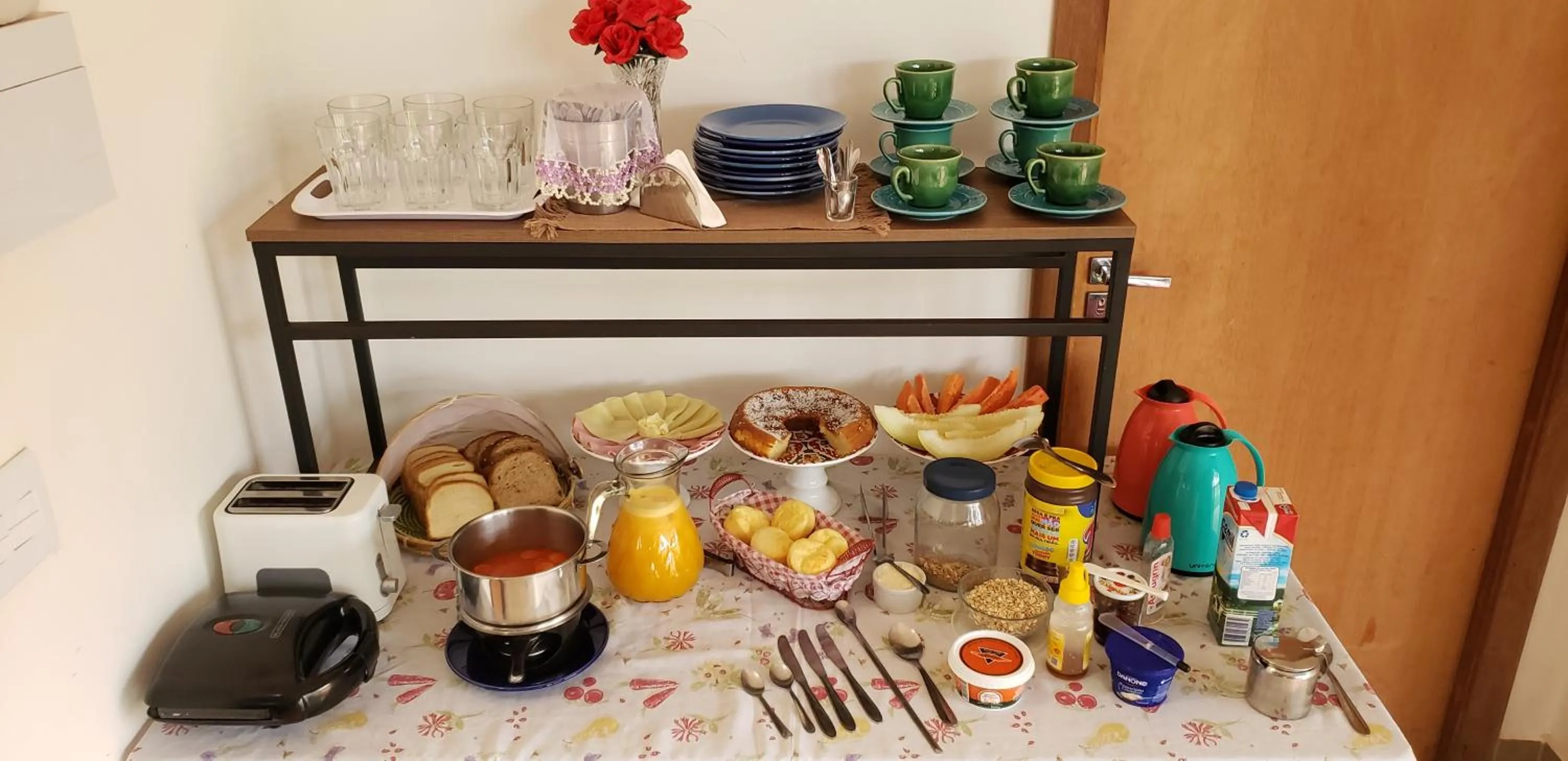 Breakfast in Villa Container Lodge