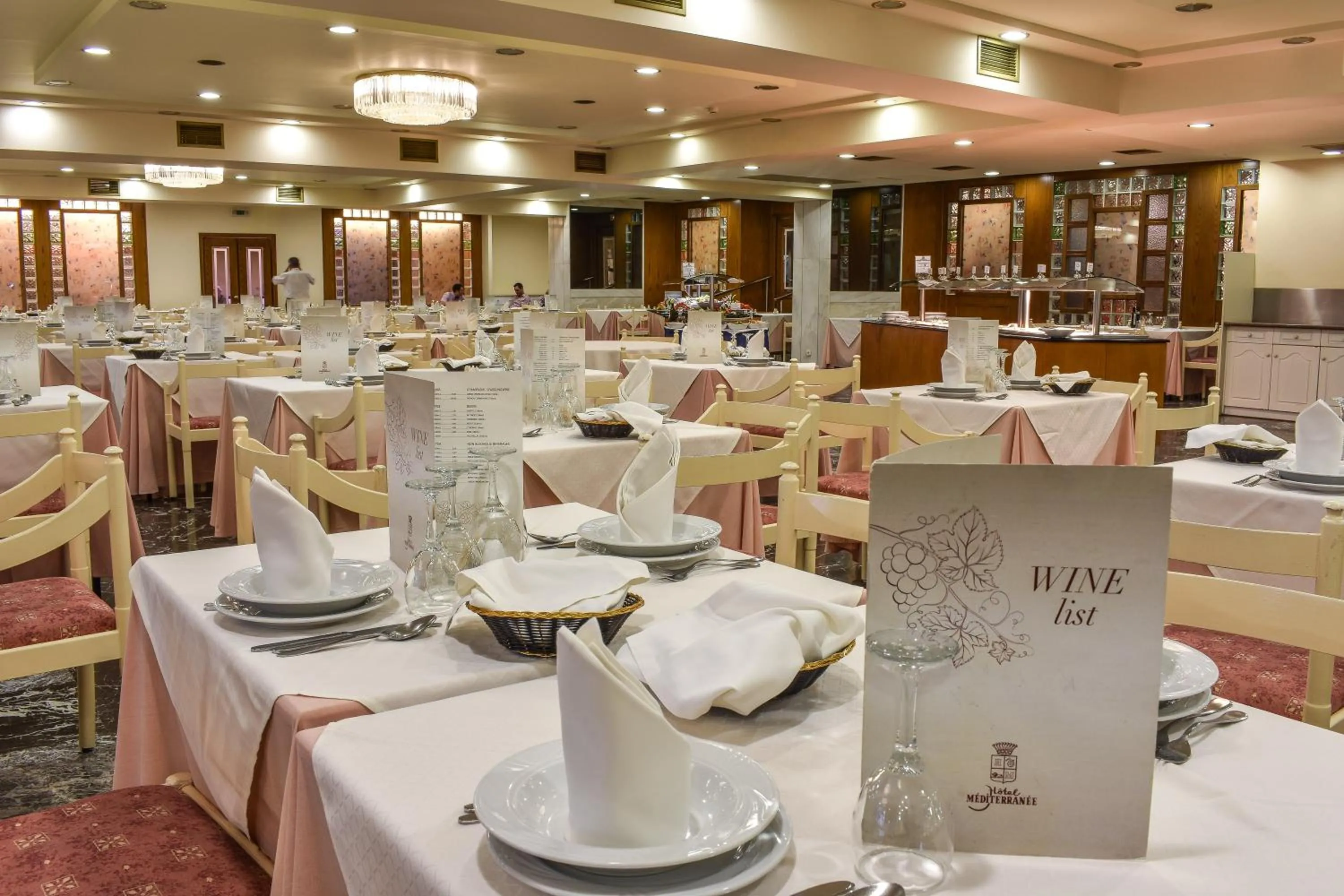 Restaurant/places to eat in Mediterranee