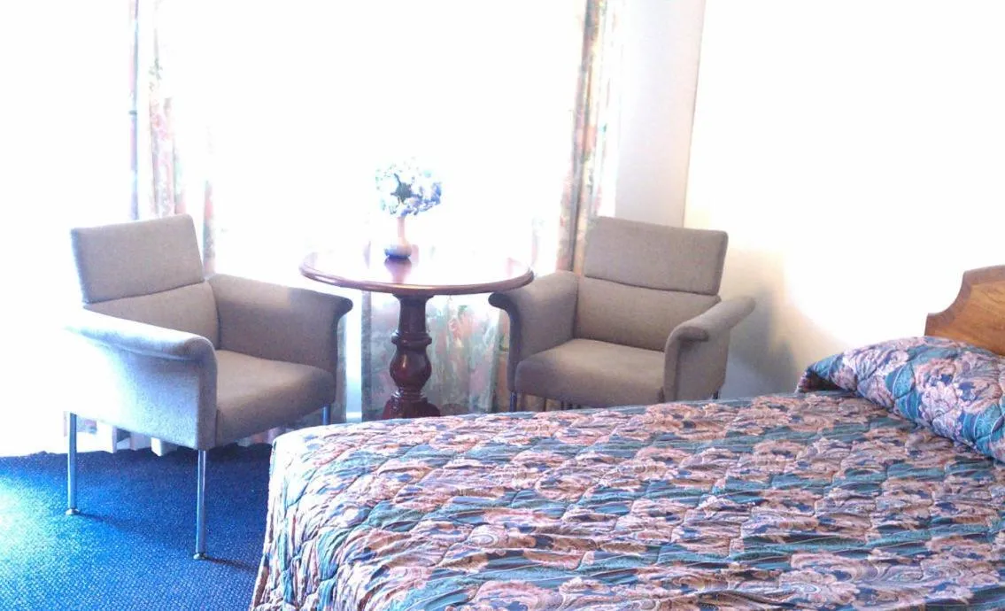 Day, Bed in Valley Motel Pittsburgh