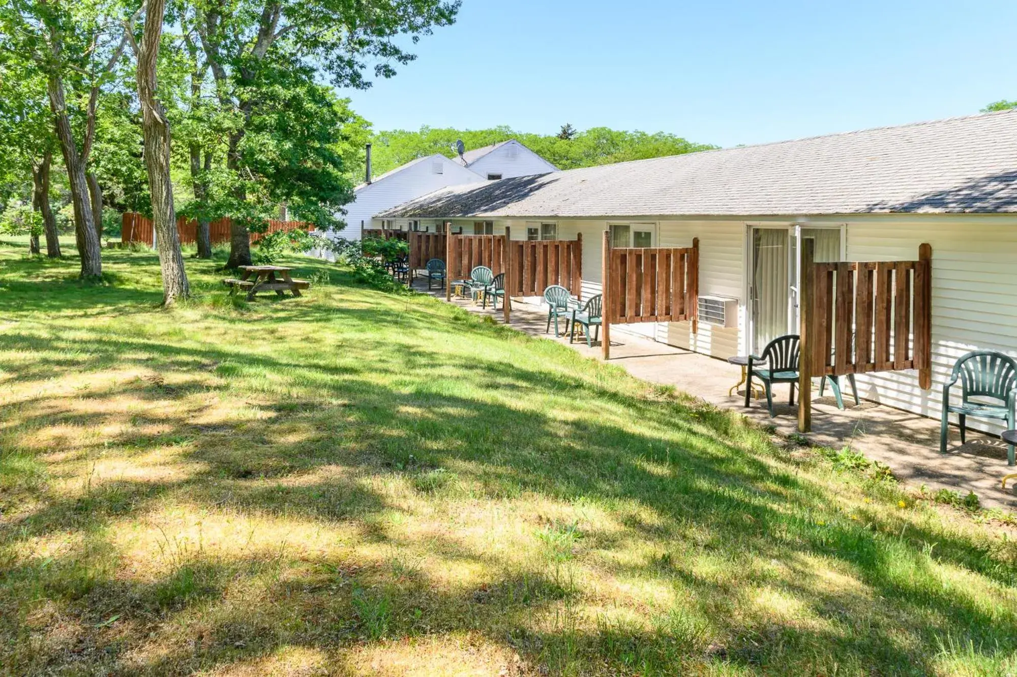 People in Blue Dolphin Inn People in Blue Dolphin Inn