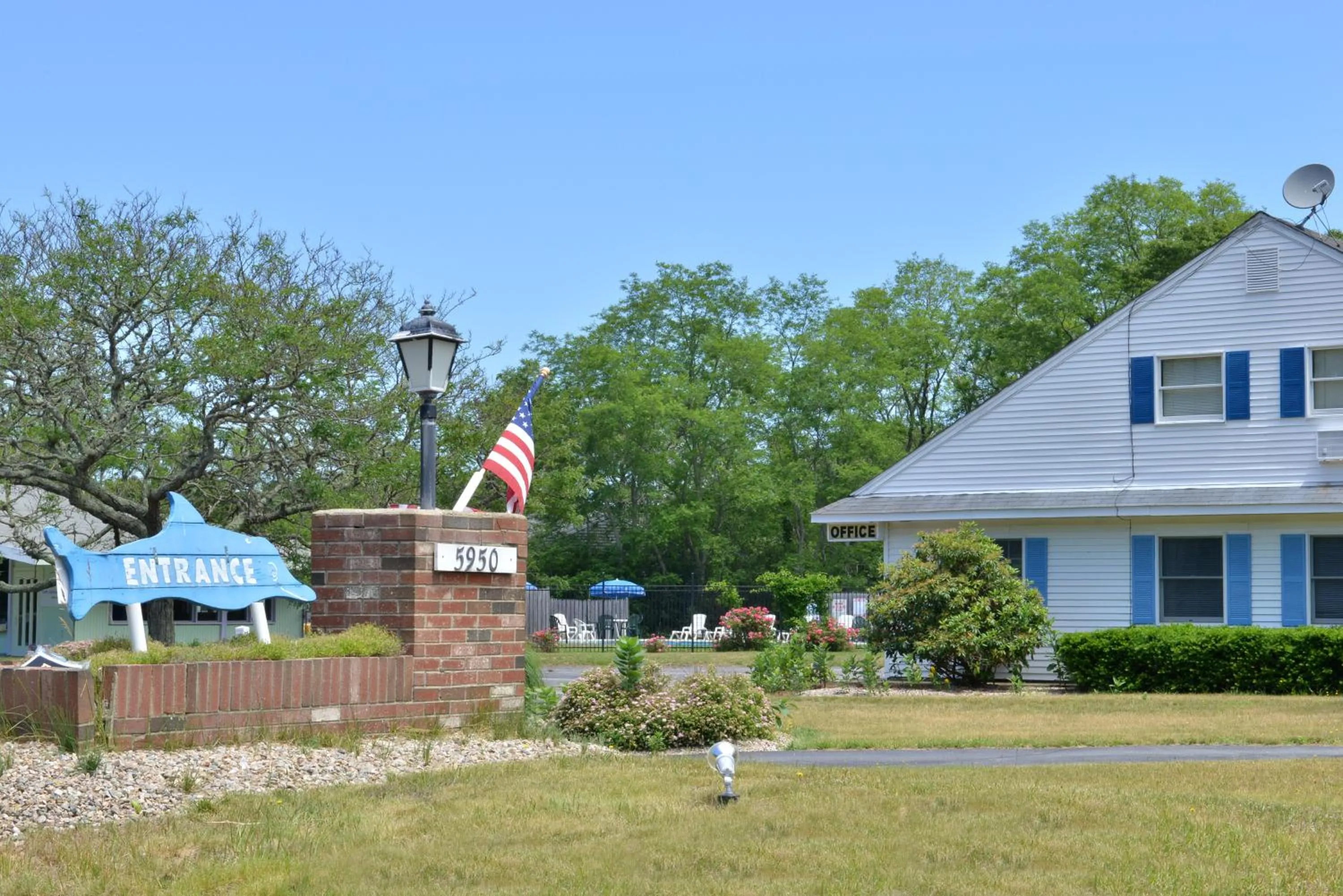 Facade/entrance in Blue Dolphin Inn