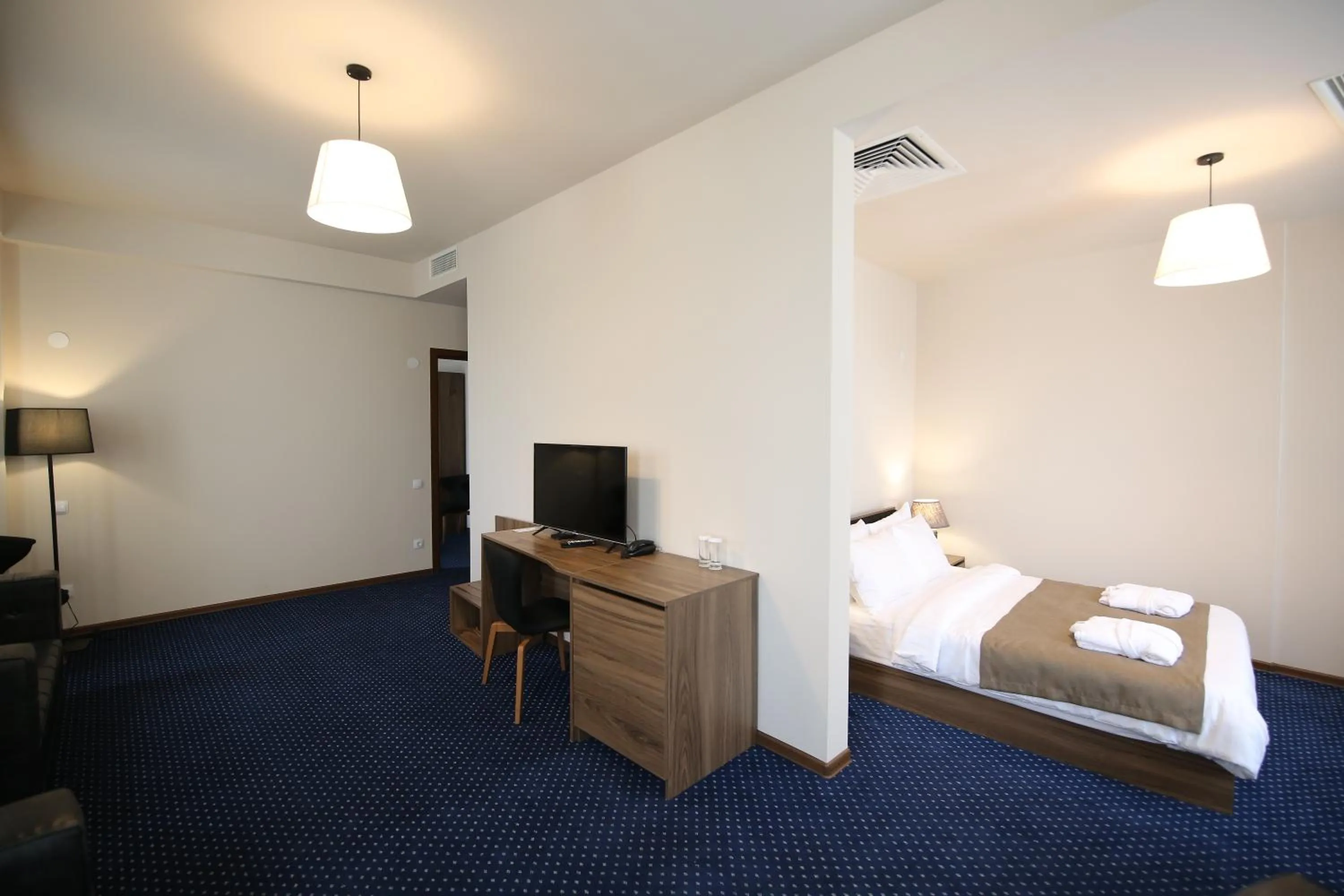 Photo of the whole room in Garden Palace