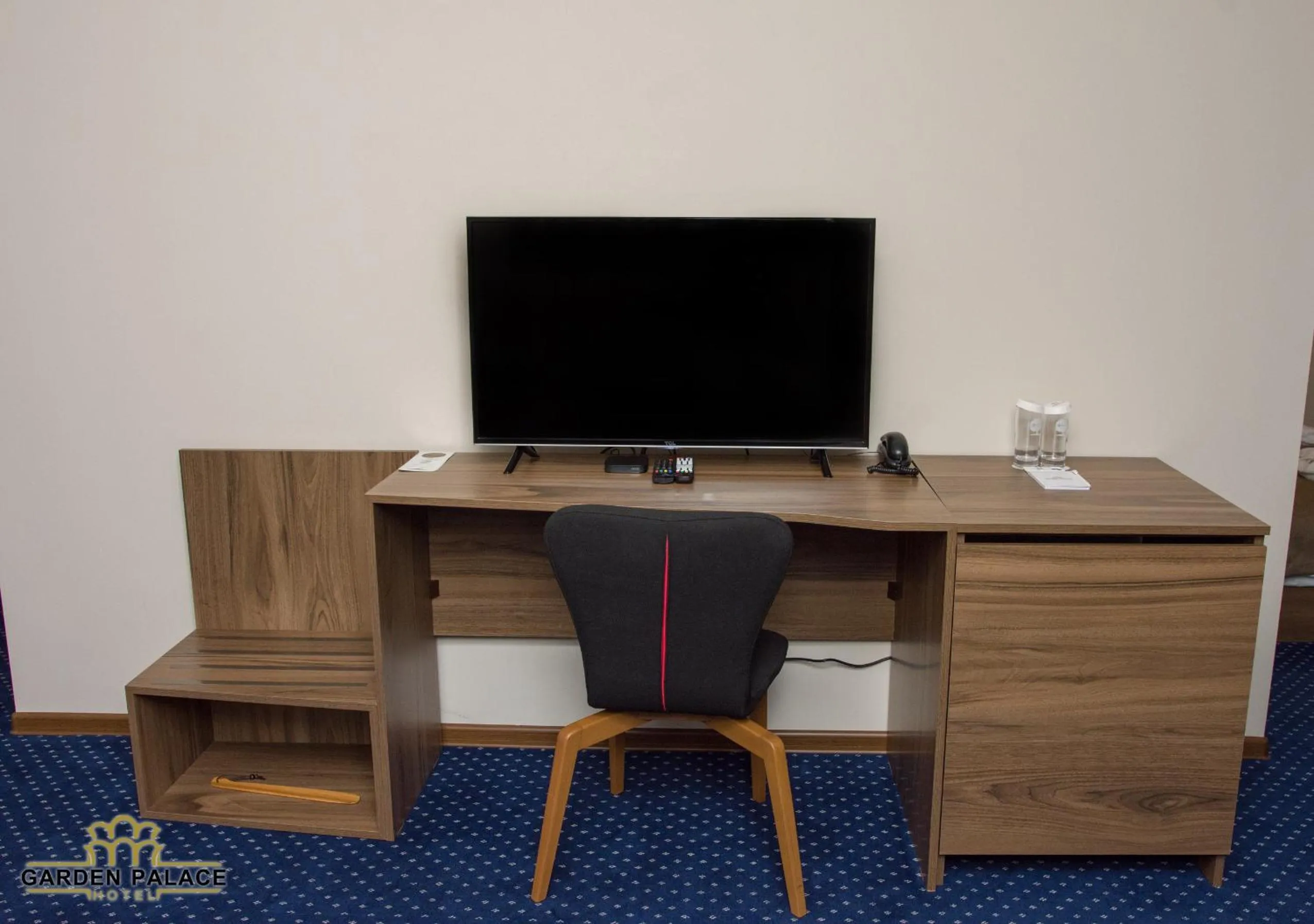 Communal lounge/ TV room in Garden Palace