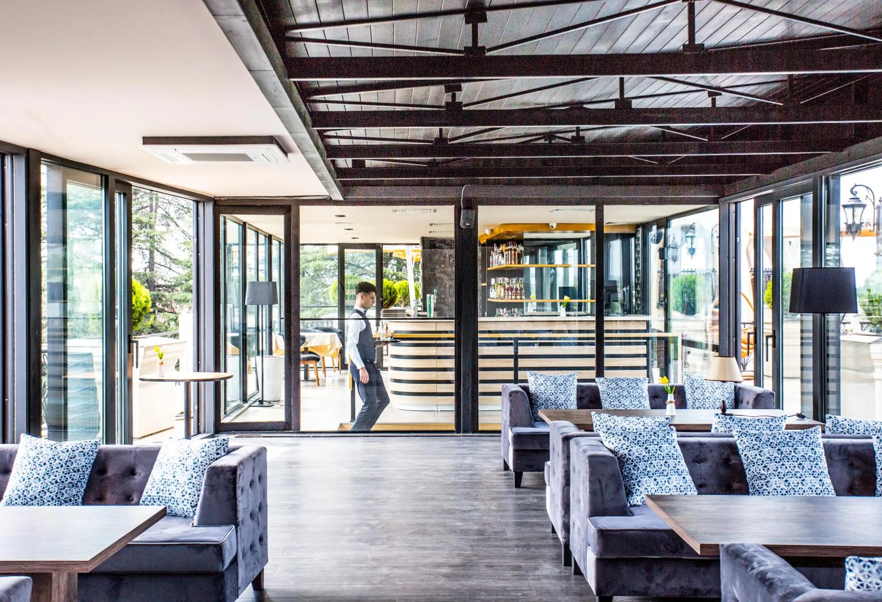 Restaurant/places to eat in Garden Palace