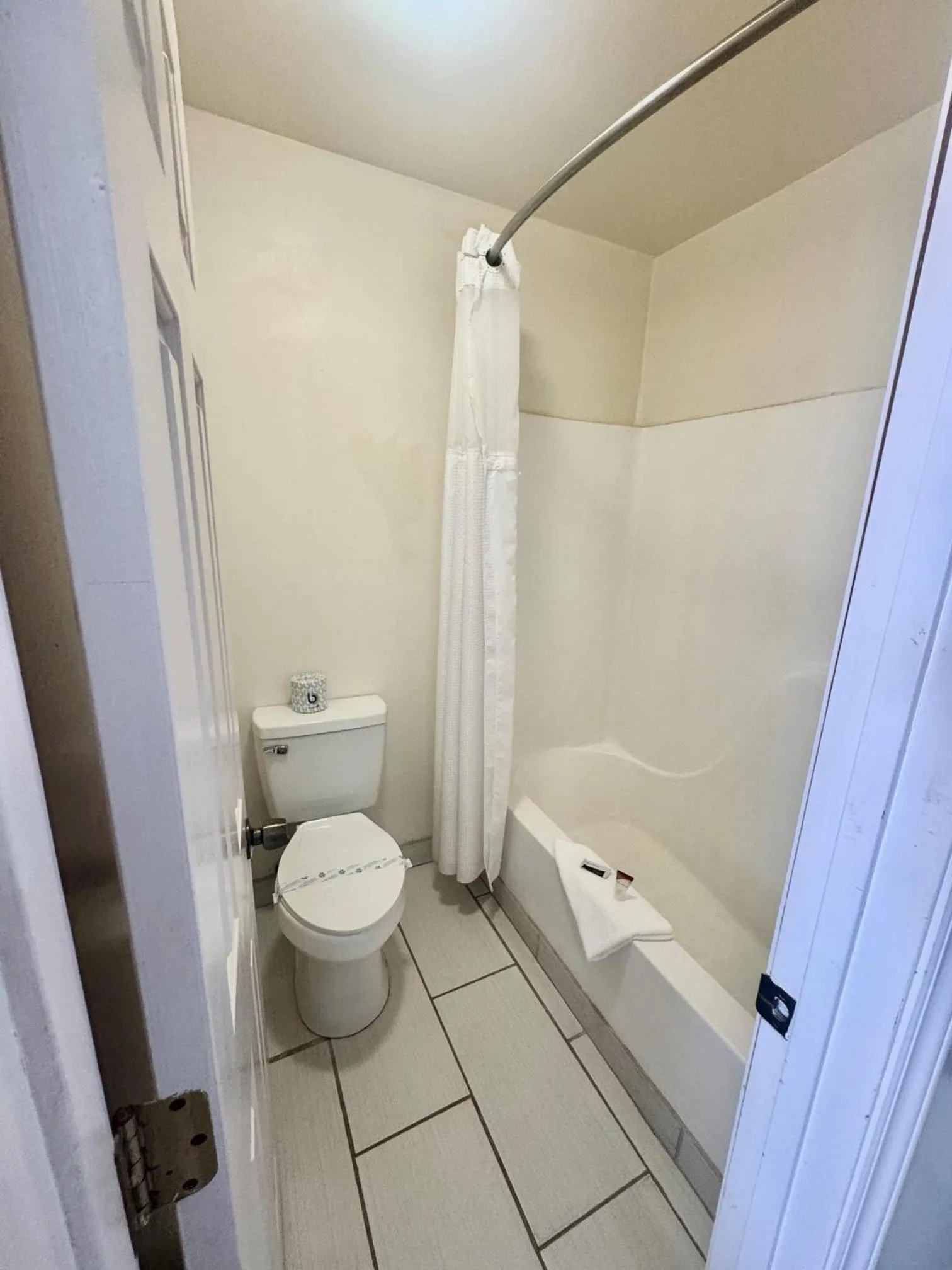 Bathroom in Surry Inn - Dobson - I-77 - Exit 93