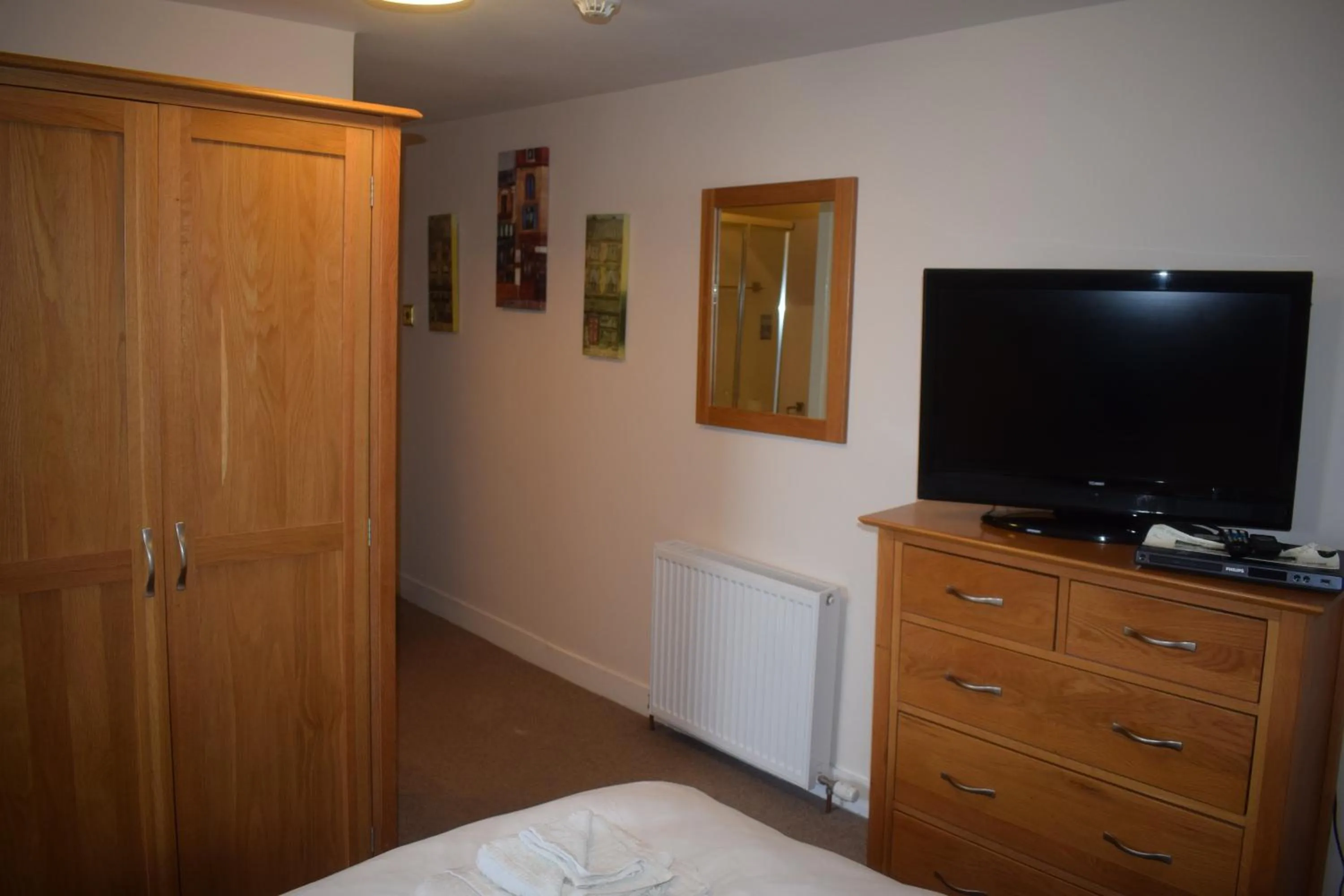 Bedroom in Cheers Cafe Bar & Tavern