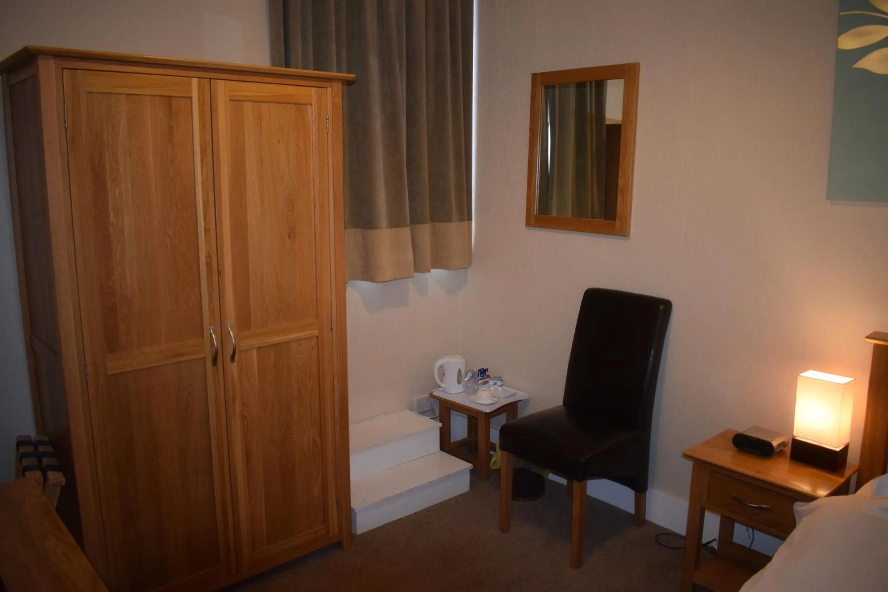 Bedroom in Cheers Cafe Bar & Tavern