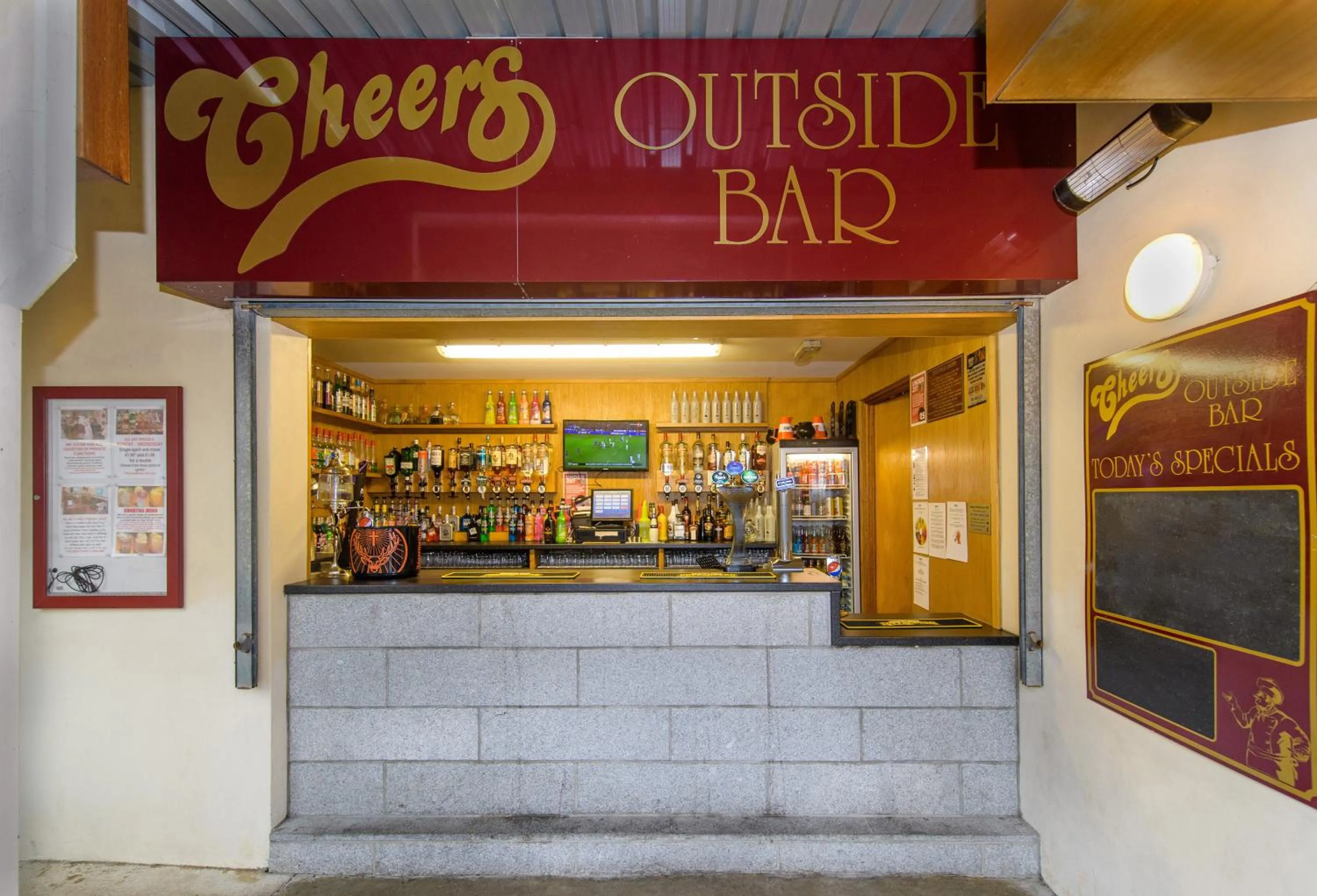 Lounge or bar in Cheers Cafe Bar & Tavern