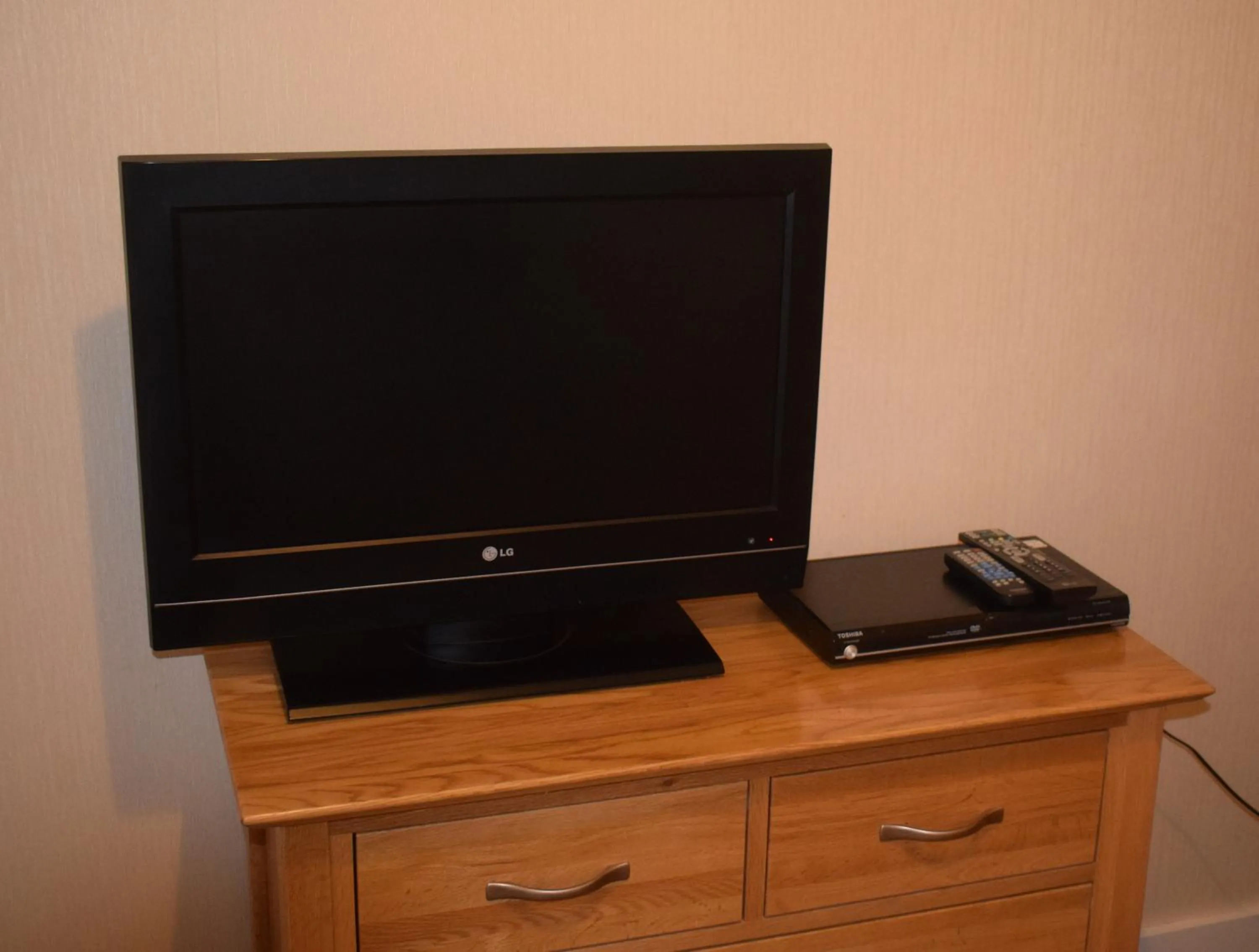 TV and multimedia in Cheers Cafe Bar & Tavern