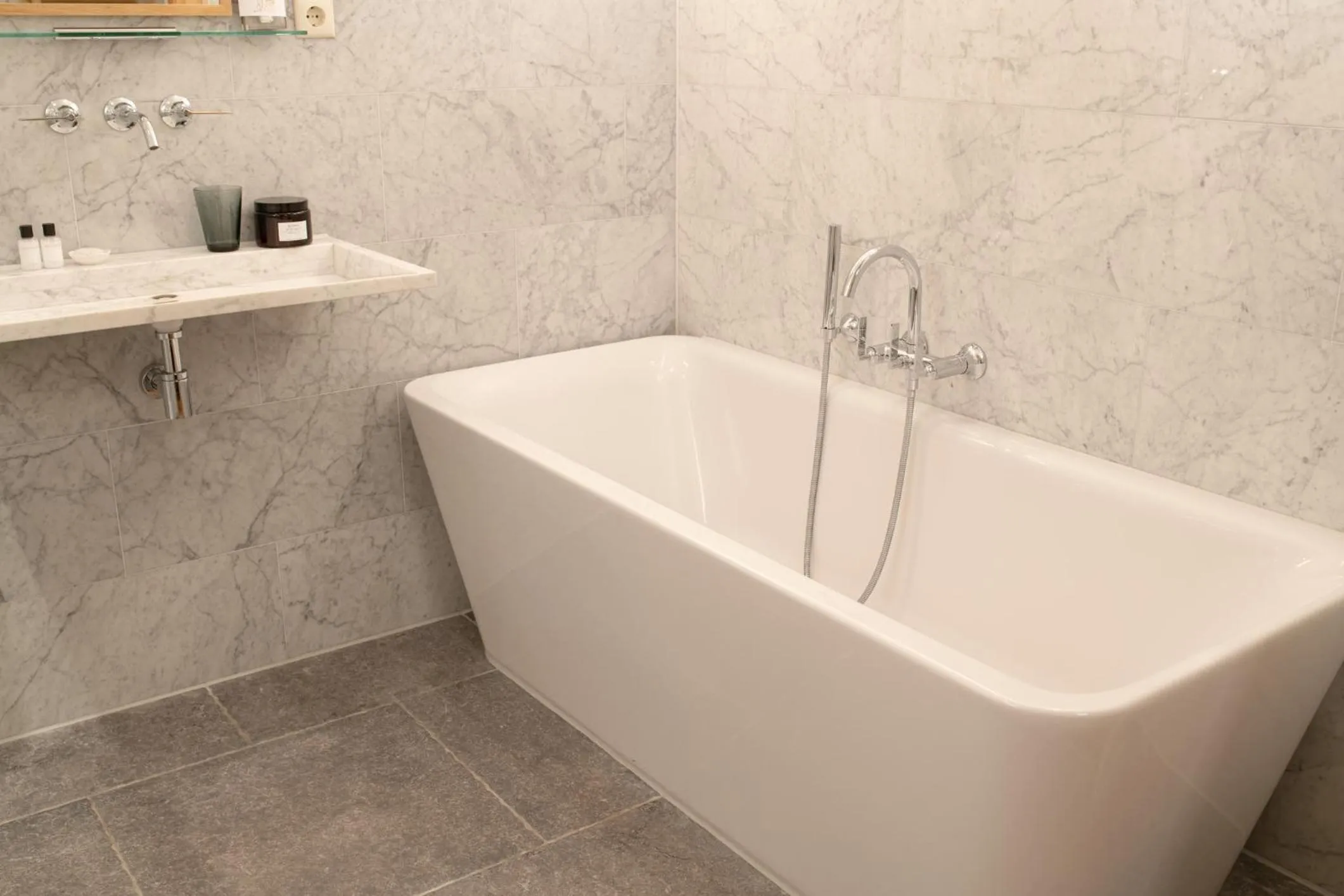 Bath in Maison Haas Hustinx & Spa