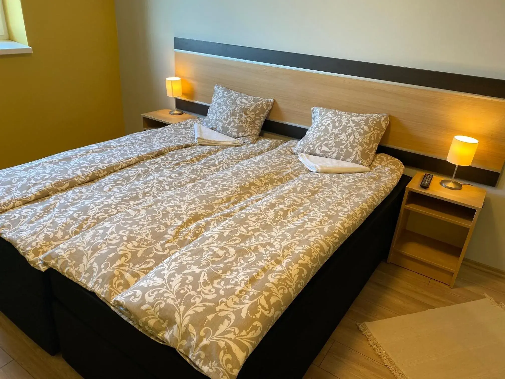 Twin Room with Bathroom in Rómahegy Rendezvényház Twin Room with Bathroom in Rómahegy Rendezvényház