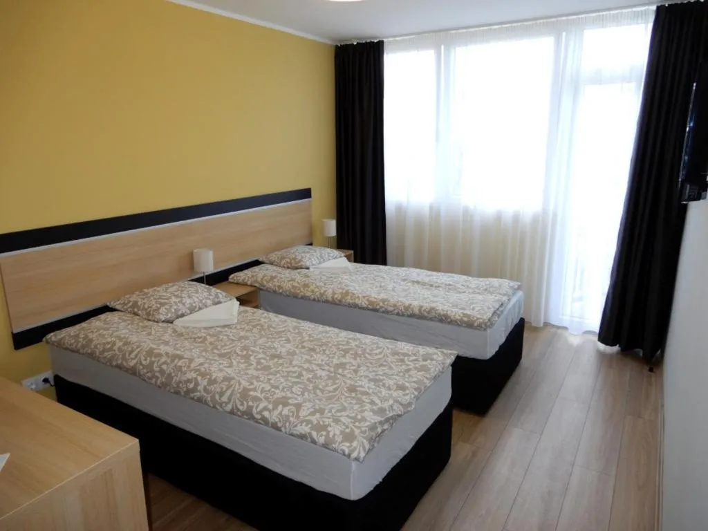 Standard Twin Room - single occupancy in Rómahegy Rendezvényház