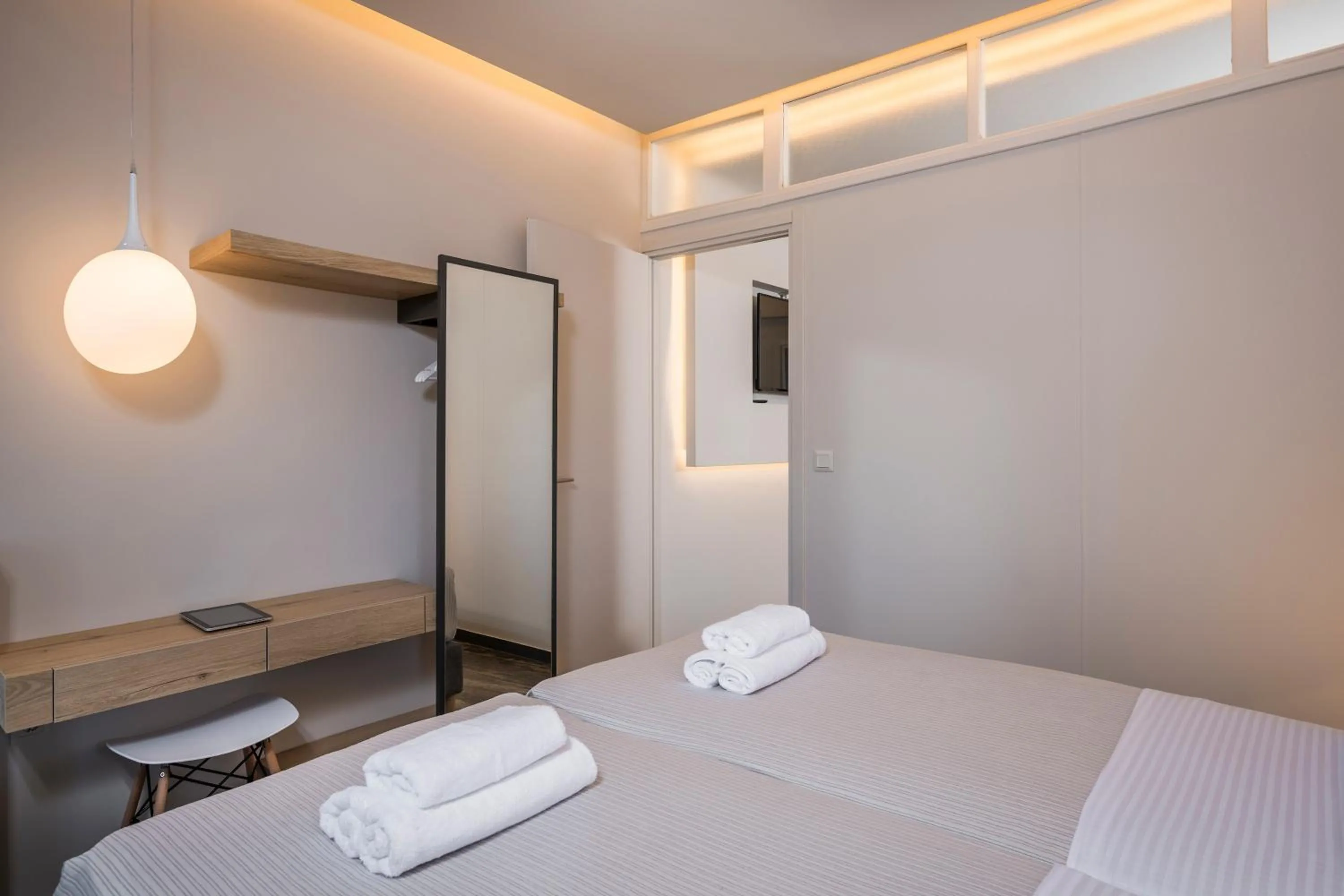 Bathroom, Bed in Sun Ray Luxury Apartments