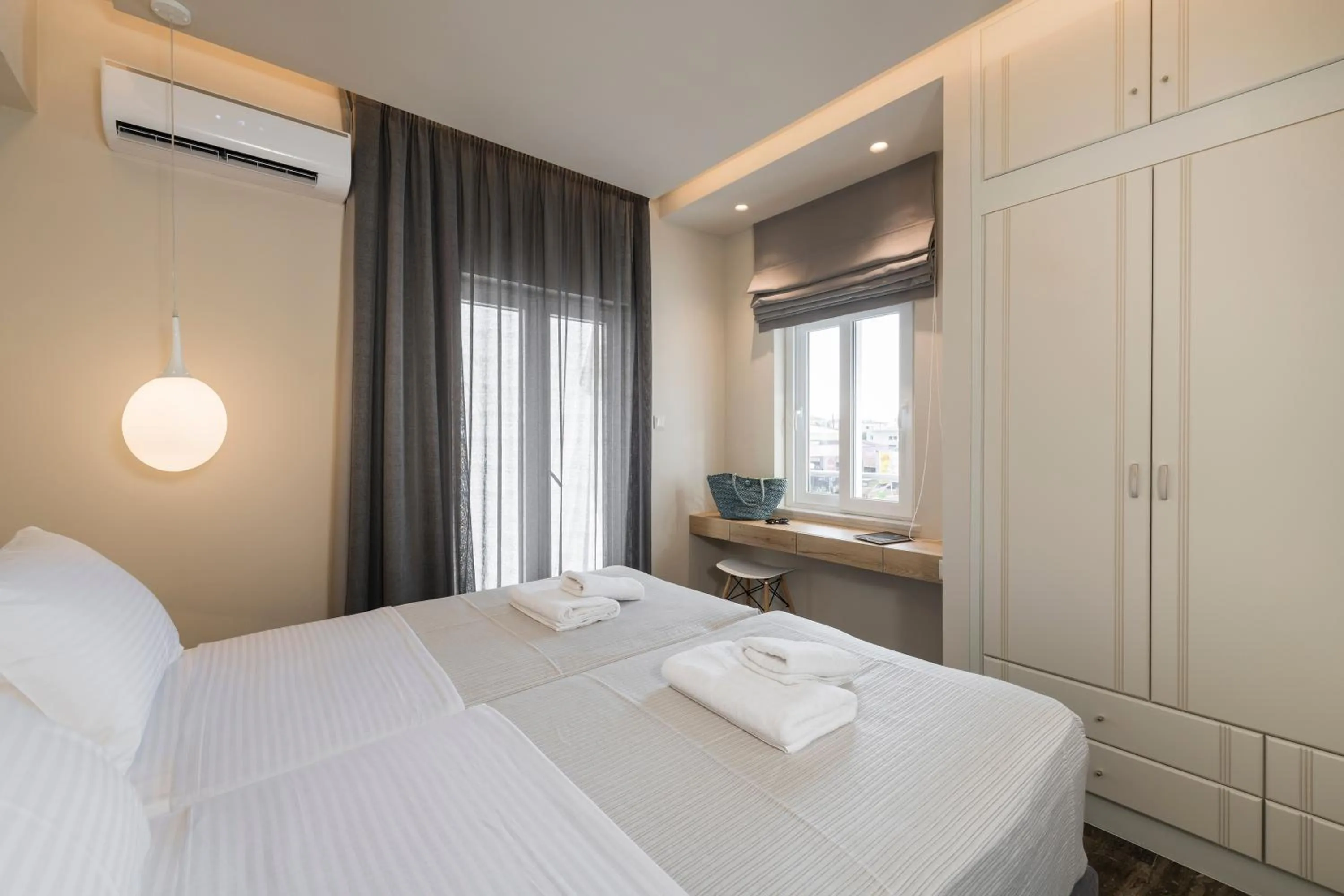 Bedroom, Bed in Sun Ray Luxury Apartments