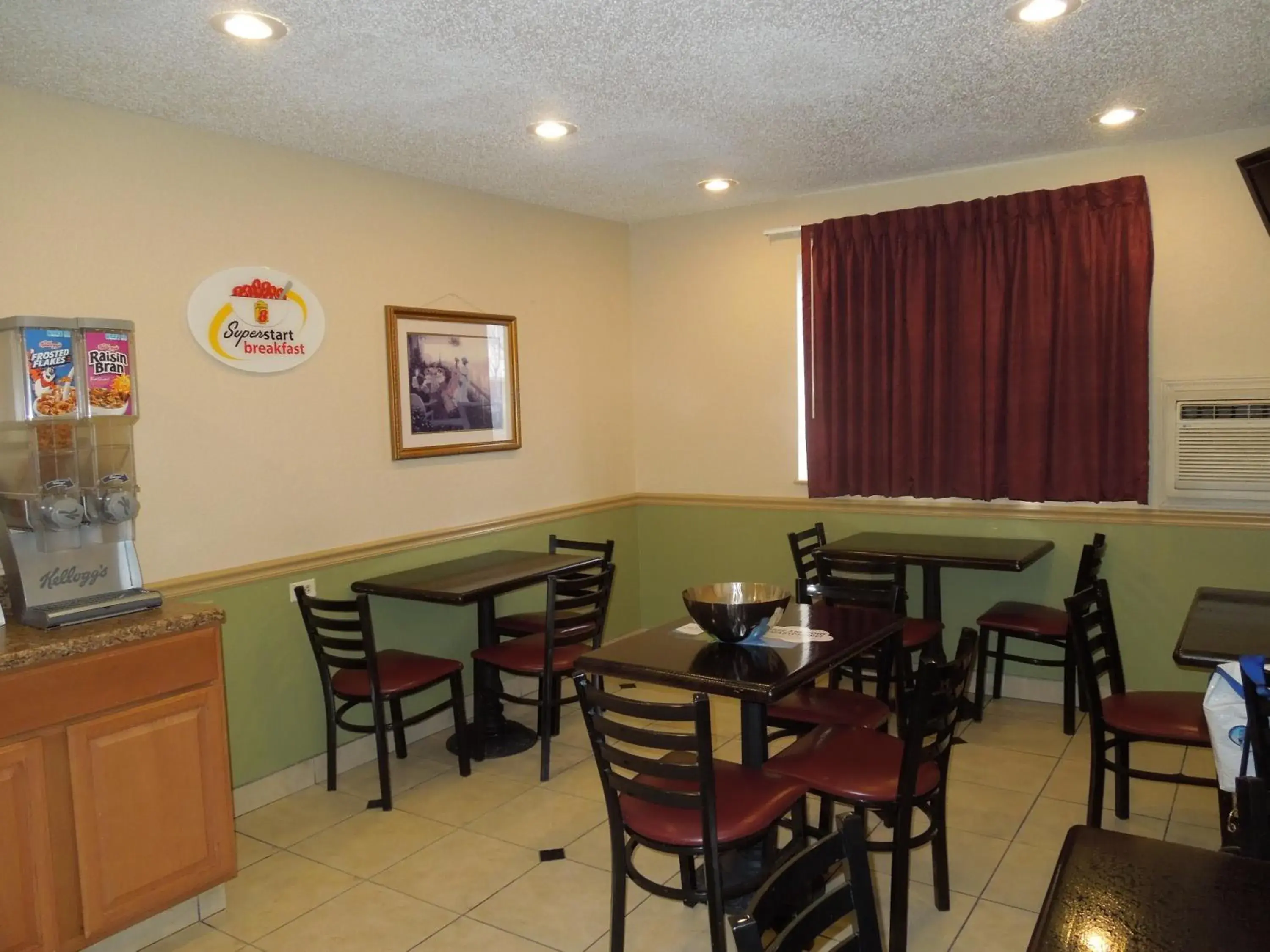 Restaurant/places to eat in Super 8 by Wyndham Harrisonburg Restaurant/places to eat in Super 8 by Wyndham Harrisonburg
