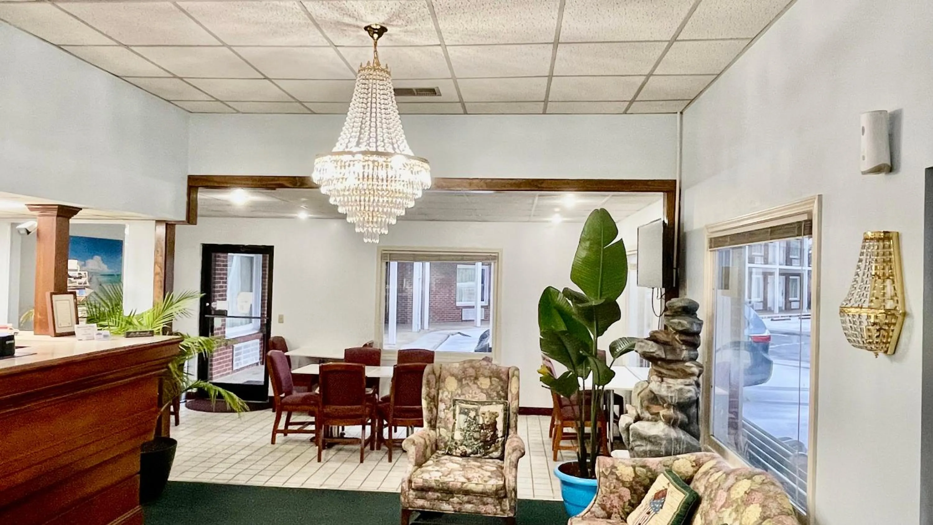 Seating area in Hamilton Inn Jonesville I-77