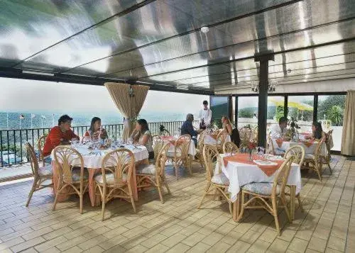 Restaurant/places to eat in Alte Hotel Restaurant/places to eat in Alte Hotel