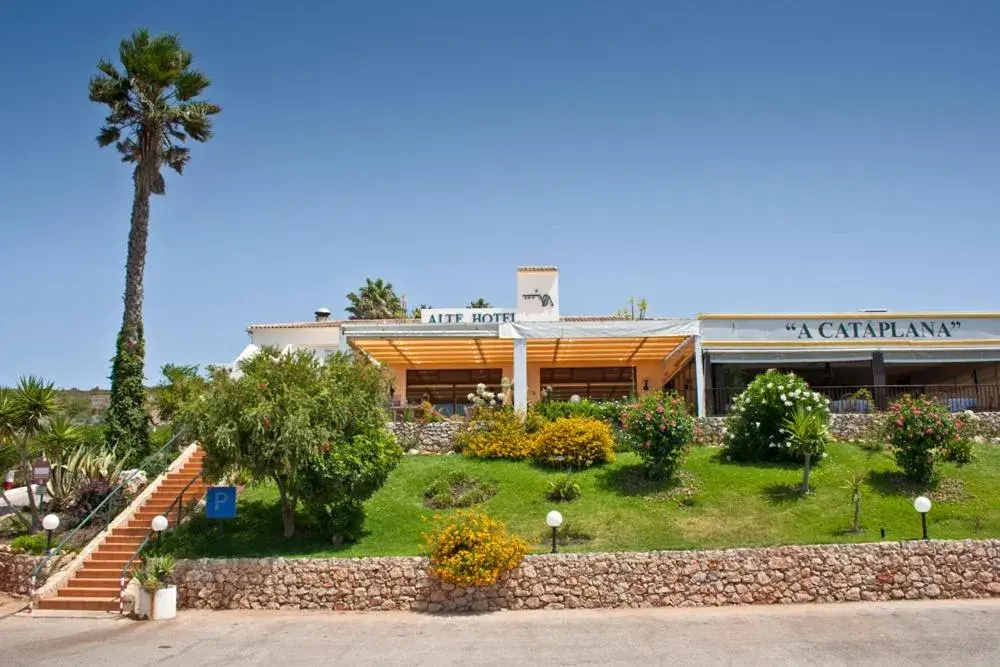 Facade/entrance in Alte Hotel Facade/entrance in Alte Hotel