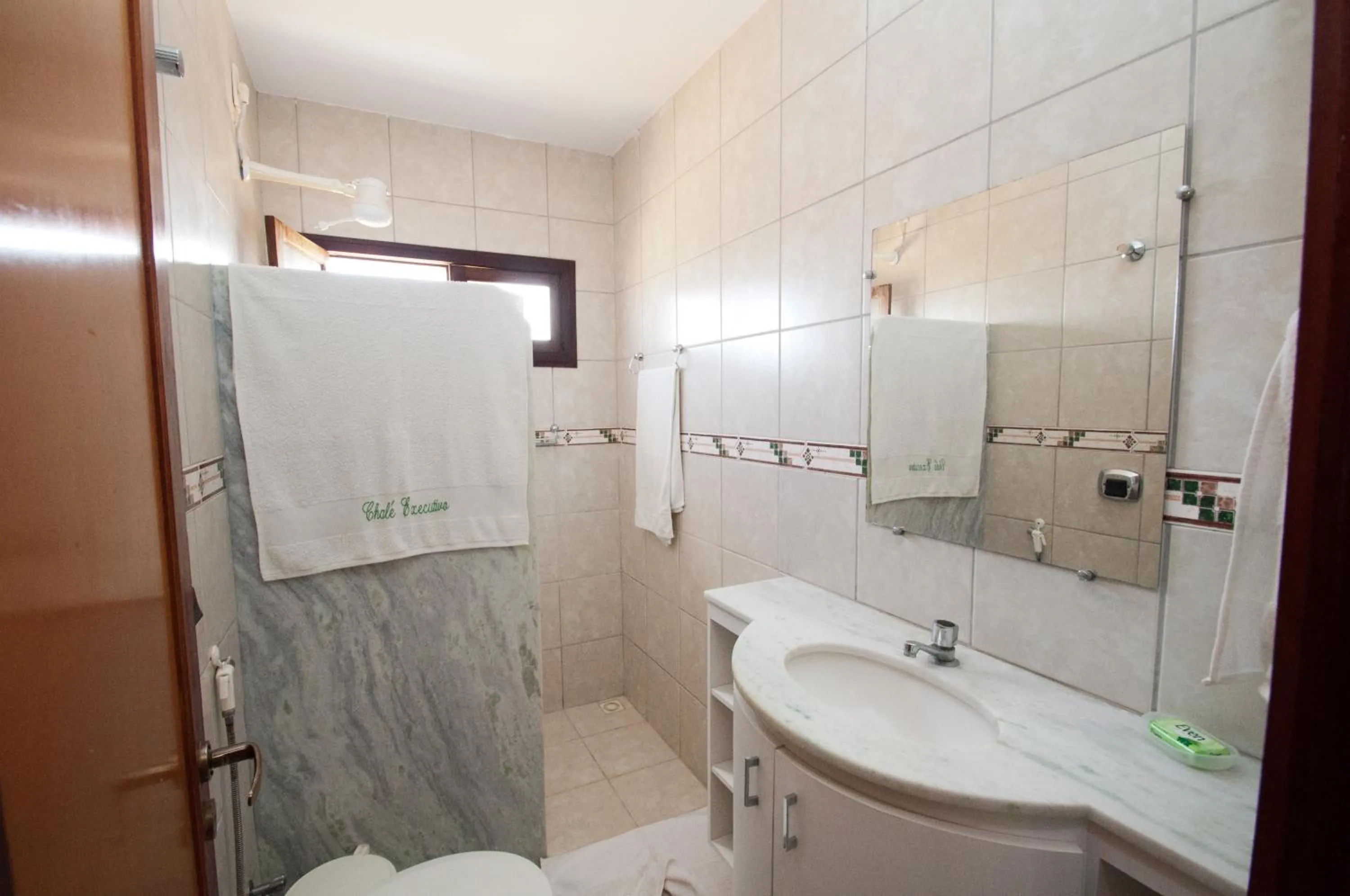 Shower in Hotel - Apart-hotel Chalé Executivo