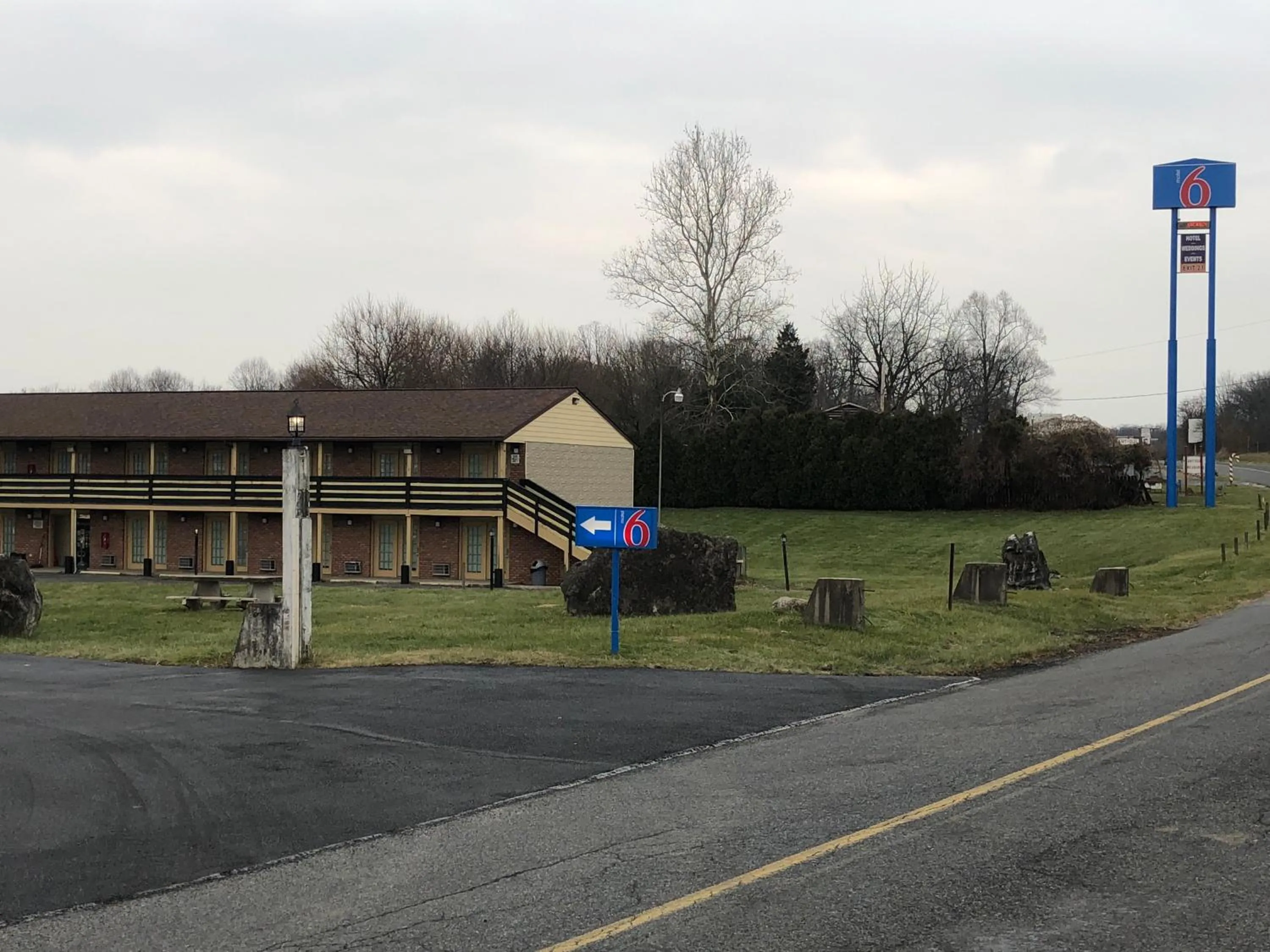 Property building in Motel 6-Shartlesville, PA