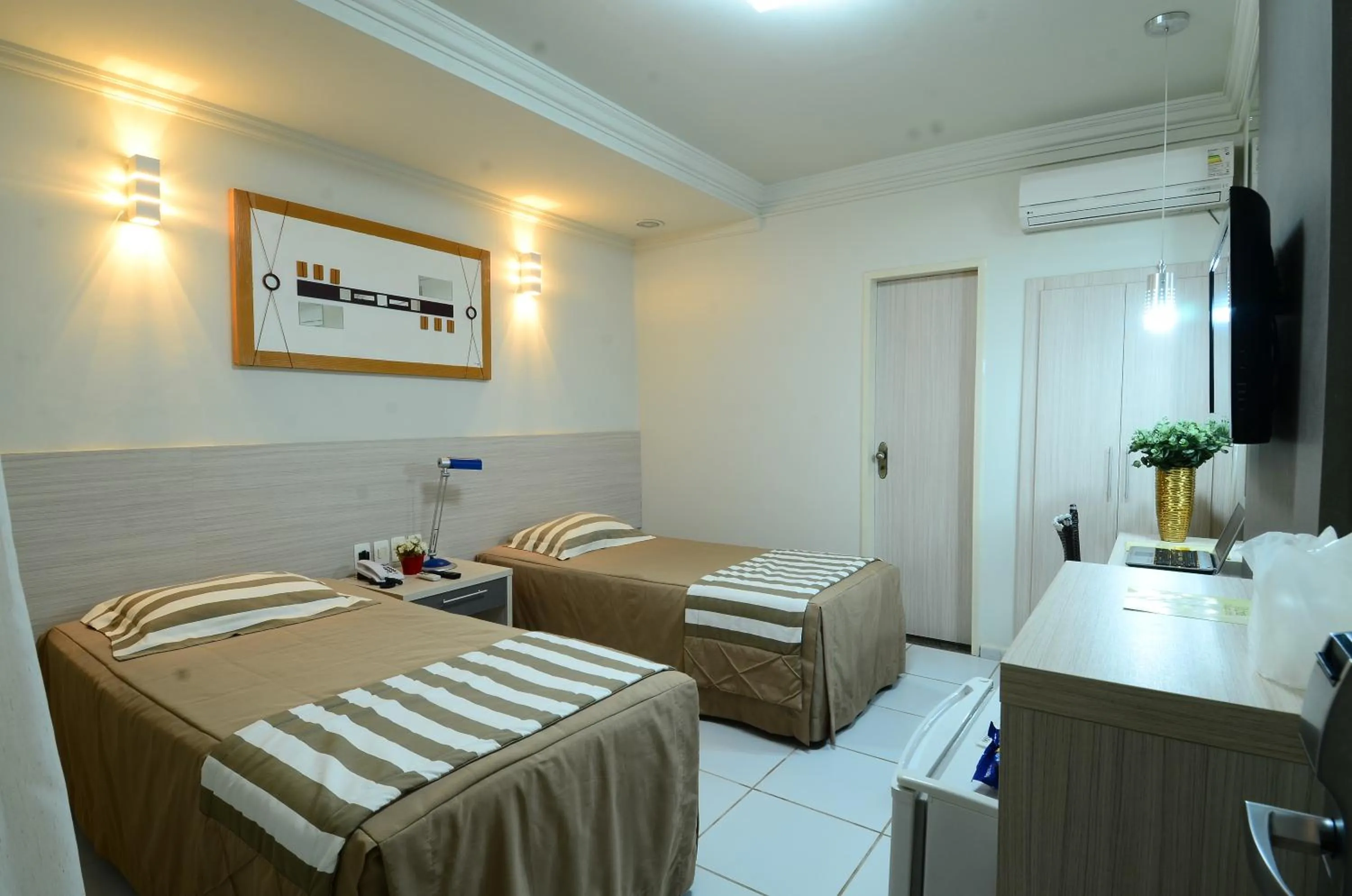 Photo of the whole room, Bed in Vitoria Palace Hotel