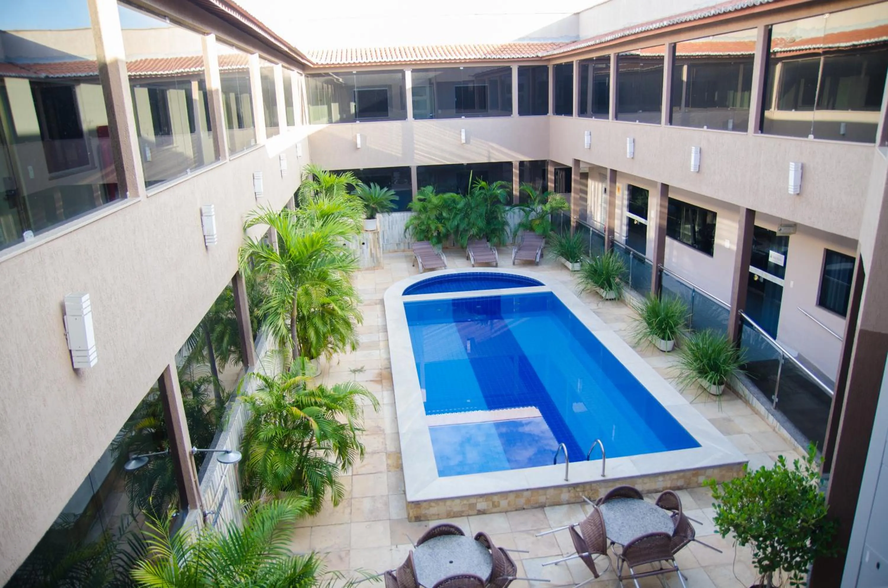 Swimming pool in Vitoria Palace Hotel