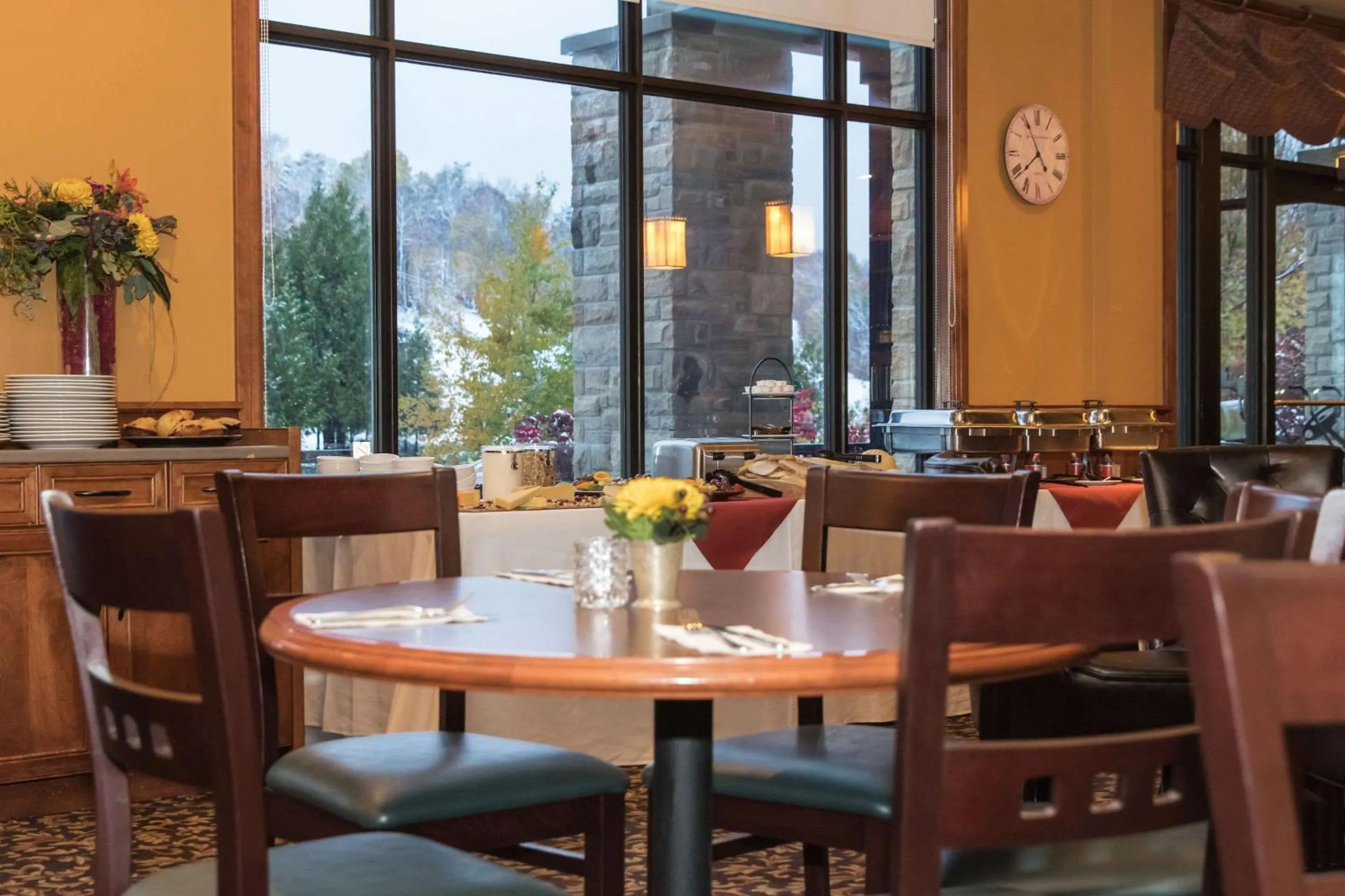 Restaurant/places to eat in Calabogie Peaks Hotel, Ascend Hotel Member