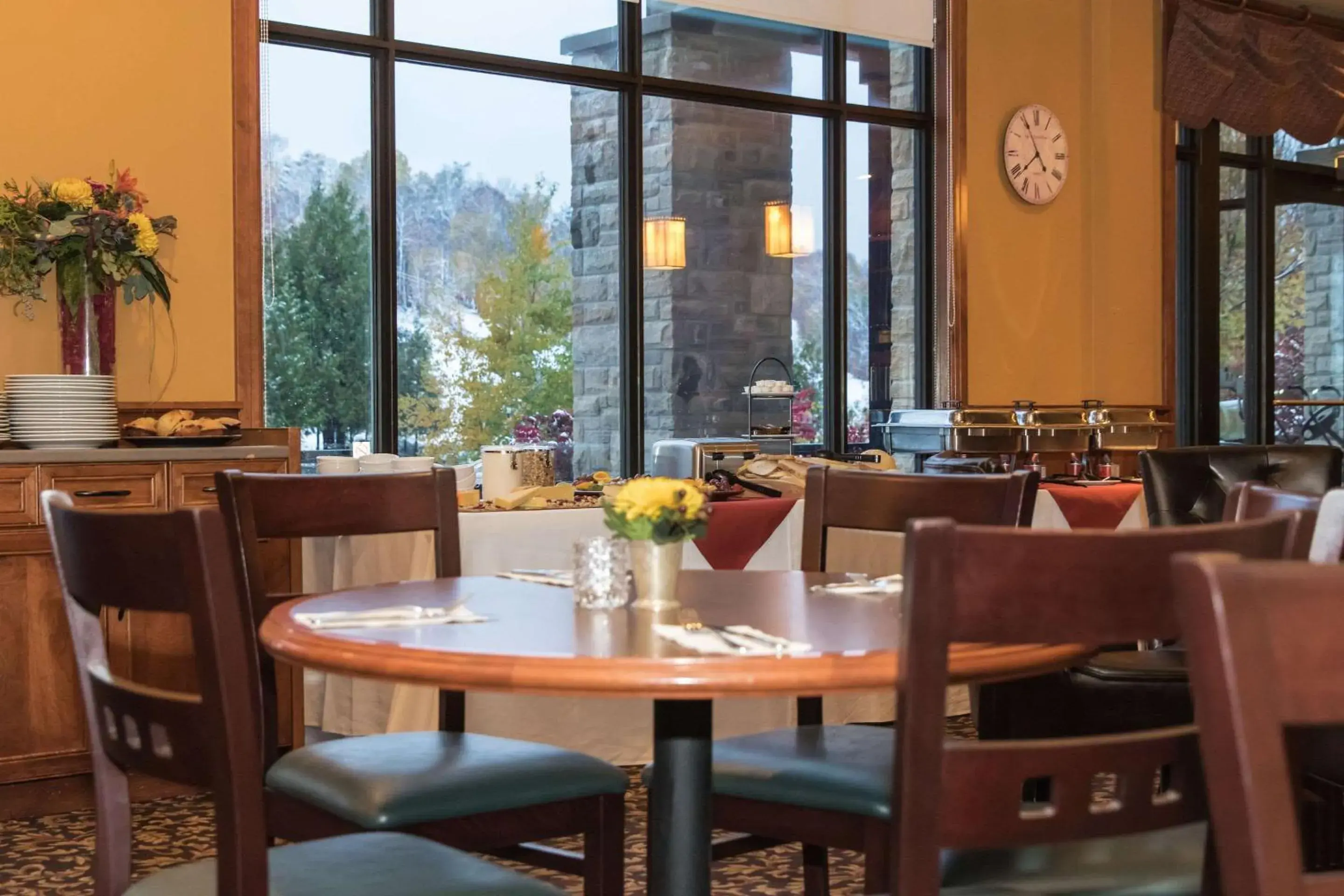 Restaurant/places to eat in Calabogie Peaks Hotel, Ascend Hotel Member Restaurant/places to eat in Calabogie Peaks Hotel, Ascend Hotel Member