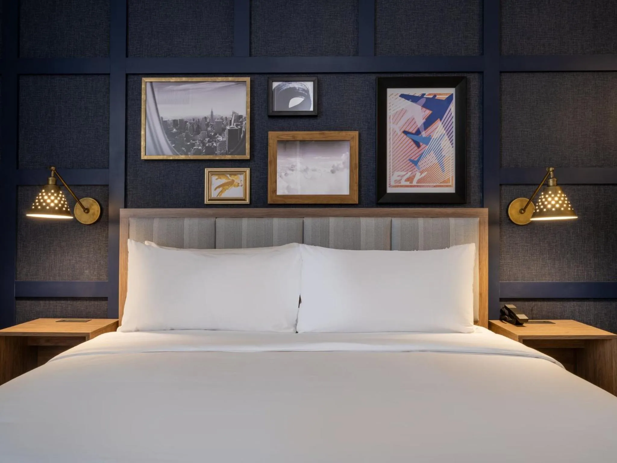 Photo of the whole room, Bed in voco Fiorello - LaGuardia Airport by IHG