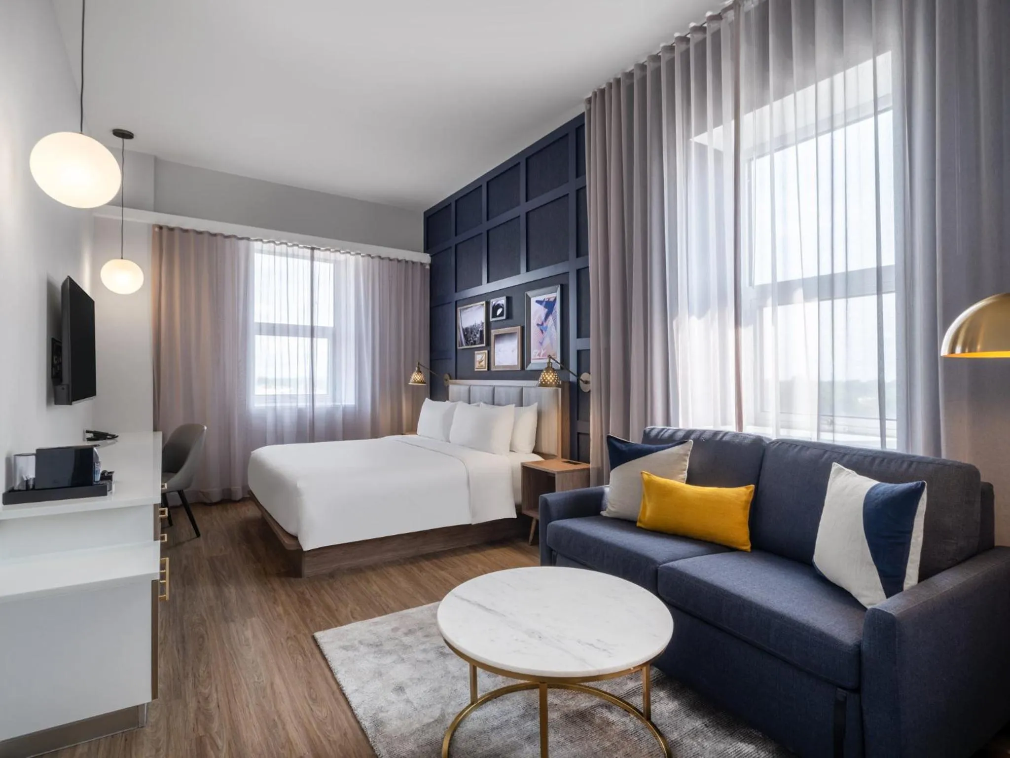 Photo of the whole room in voco Fiorello - LaGuardia Airport by IHG