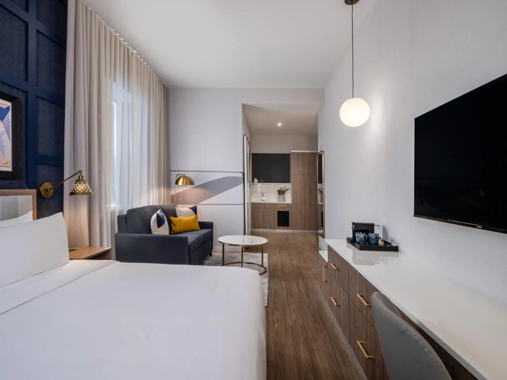 Photo of the whole room, Bed in voco Fiorello - LaGuardia Airport by IHG