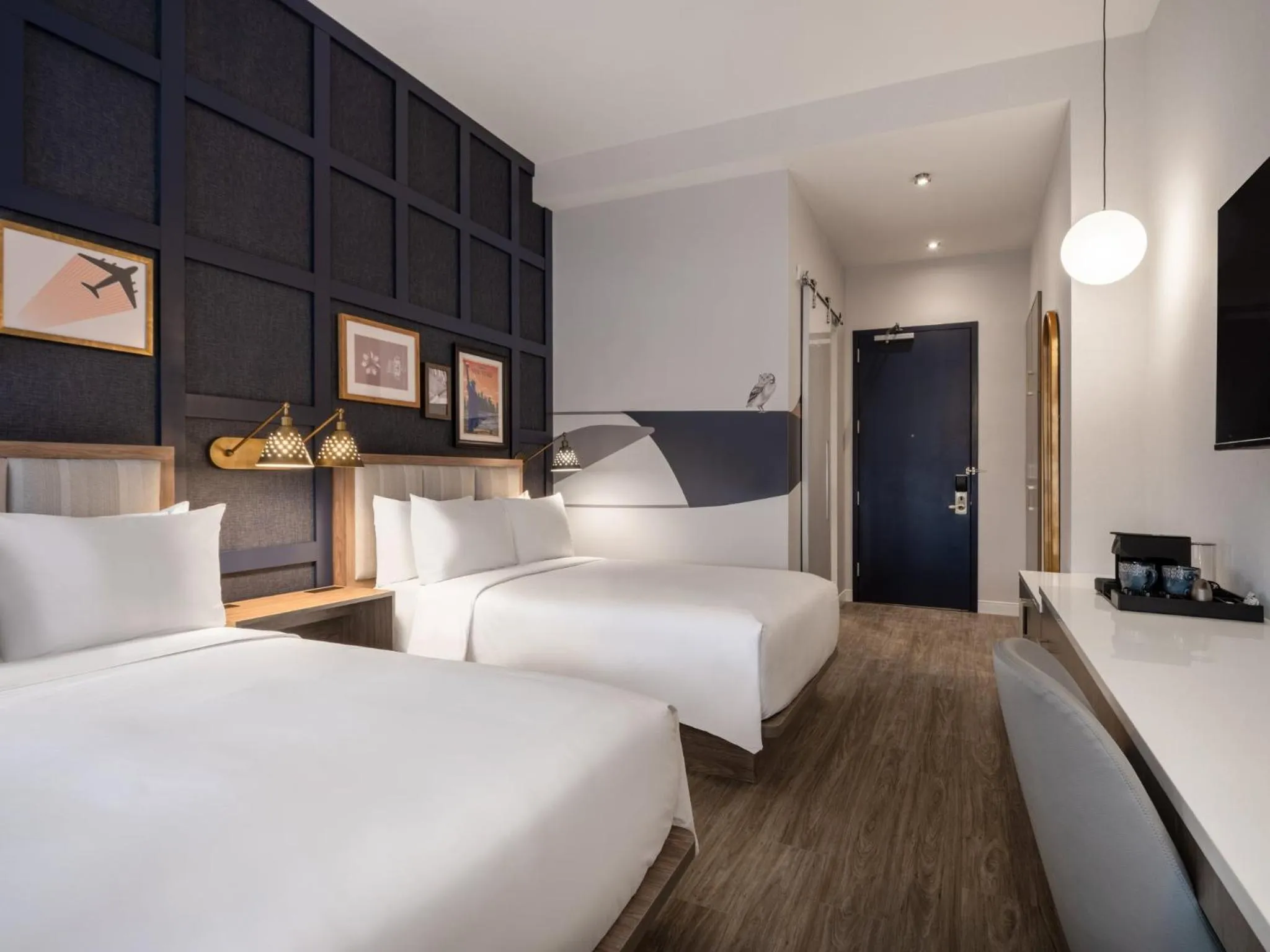 Photo of the whole room, Bed in voco Fiorello - LaGuardia Airport by IHG