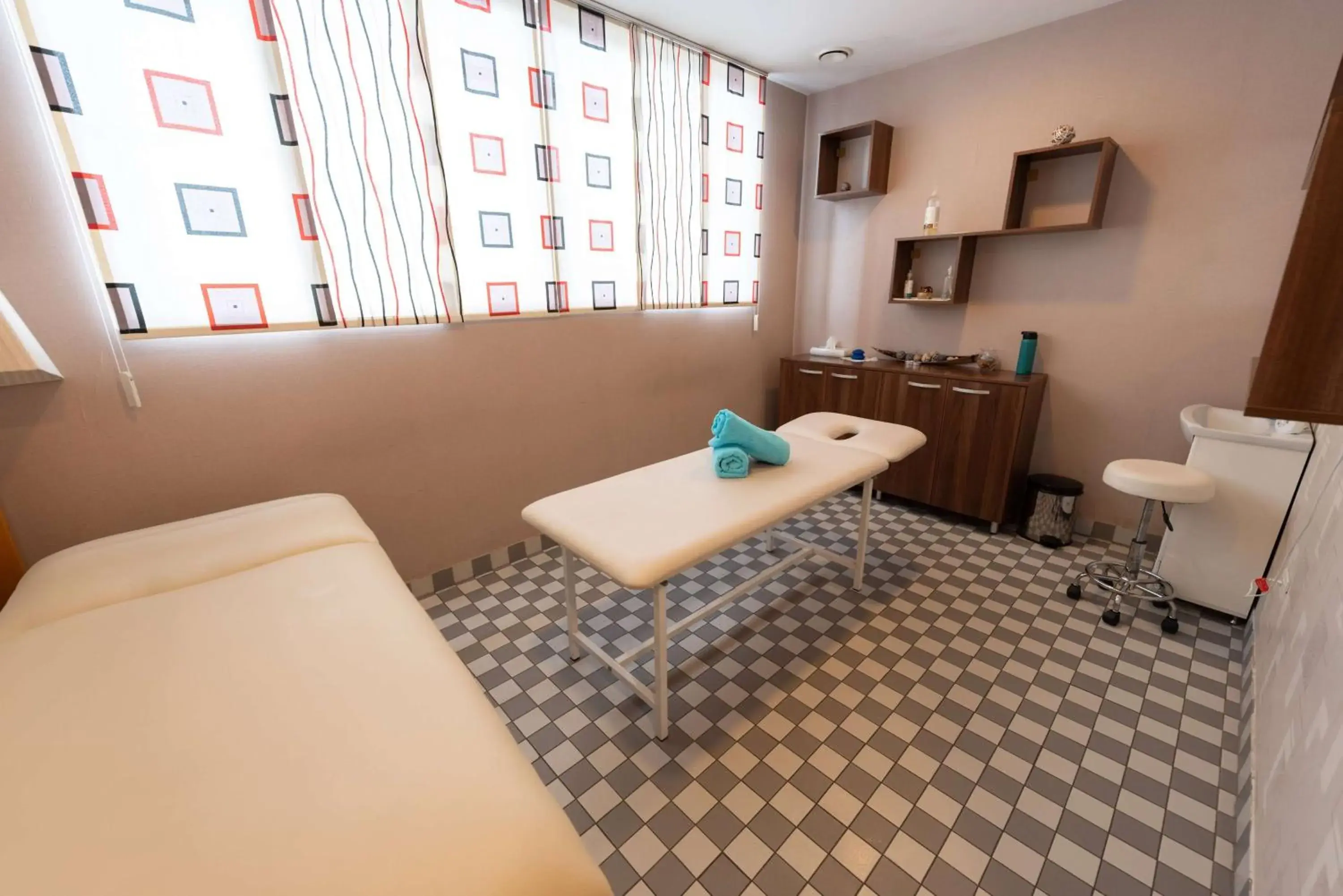 Spa and wellness centre/facilities, Bed in Wyndham Cluj Spa and wellness centre/facilities, Bed in Wyndham Cluj