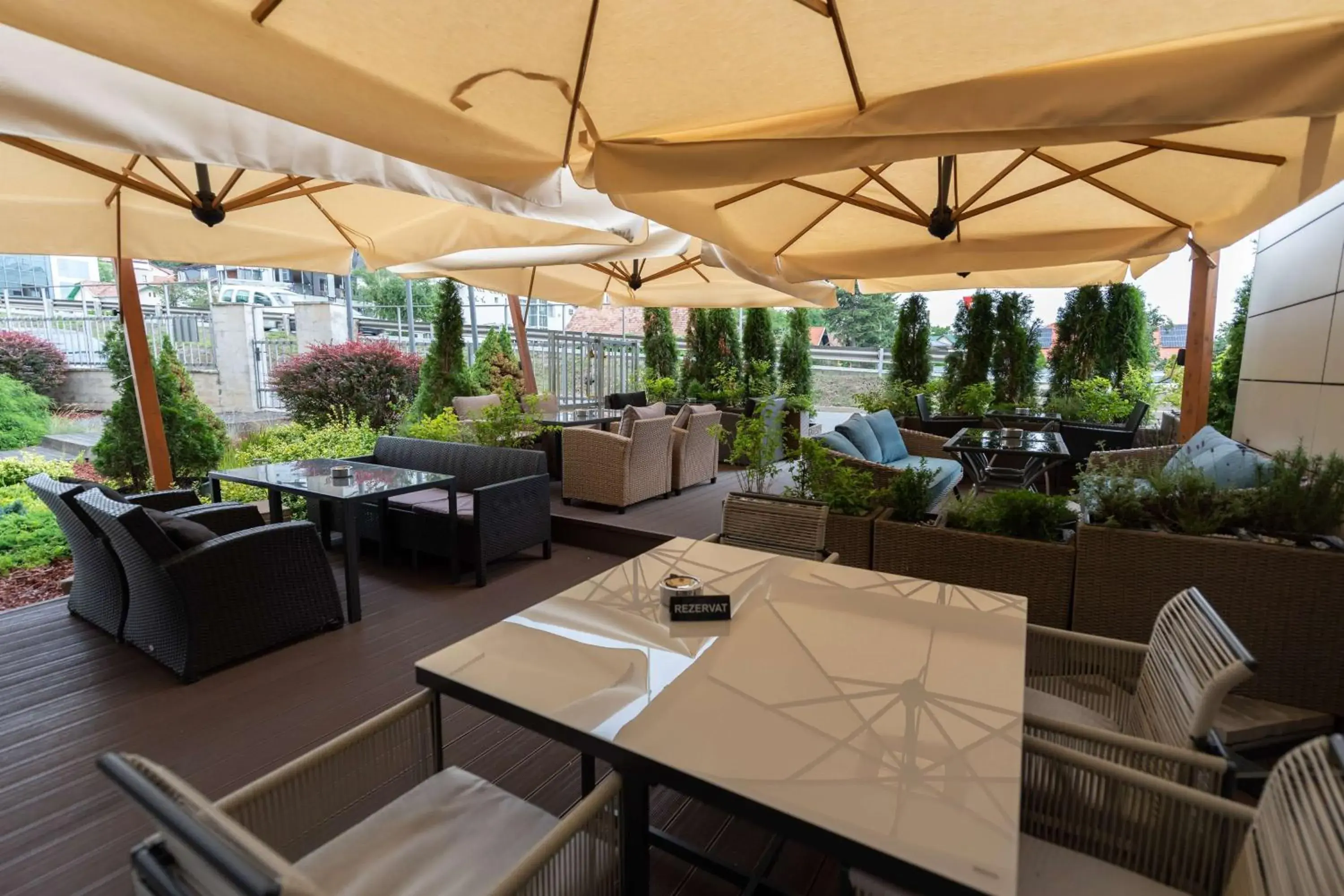 Restaurant/places to eat in Wyndham Cluj Restaurant/places to eat in Wyndham Cluj