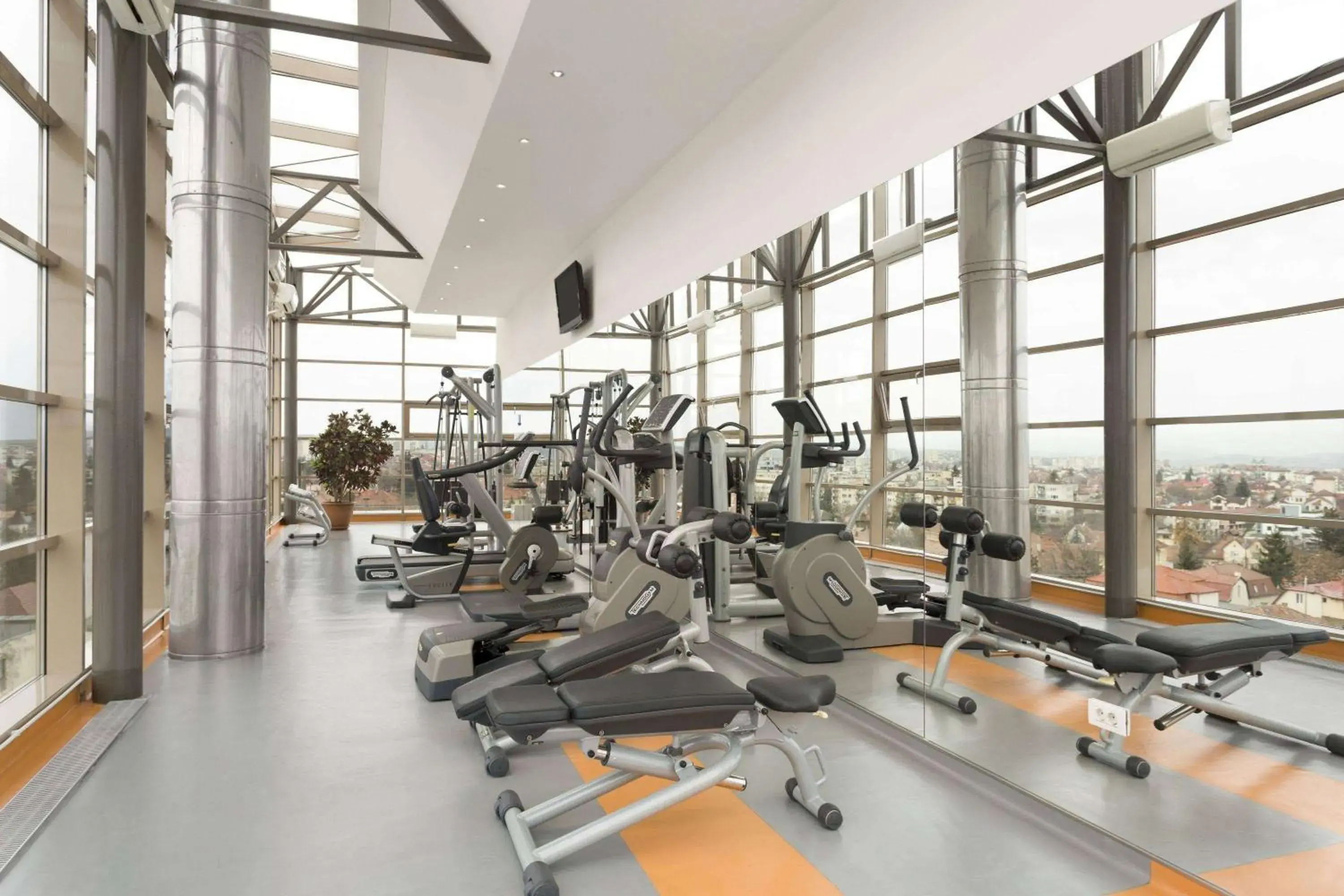 Fitness centre/facilities in Wyndham Cluj Fitness centre/facilities in Wyndham Cluj