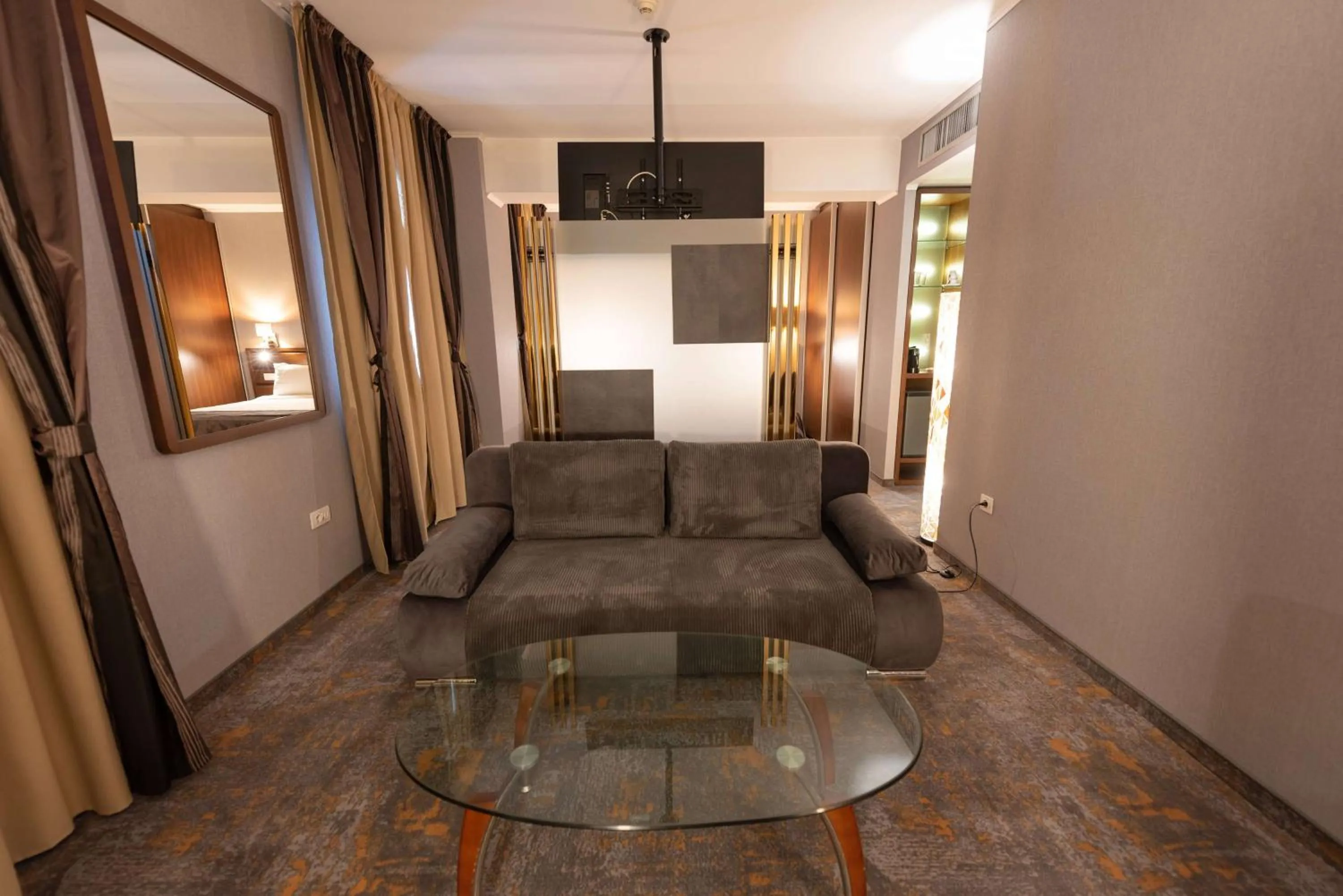 Photo of the whole room in Wyndham Cluj