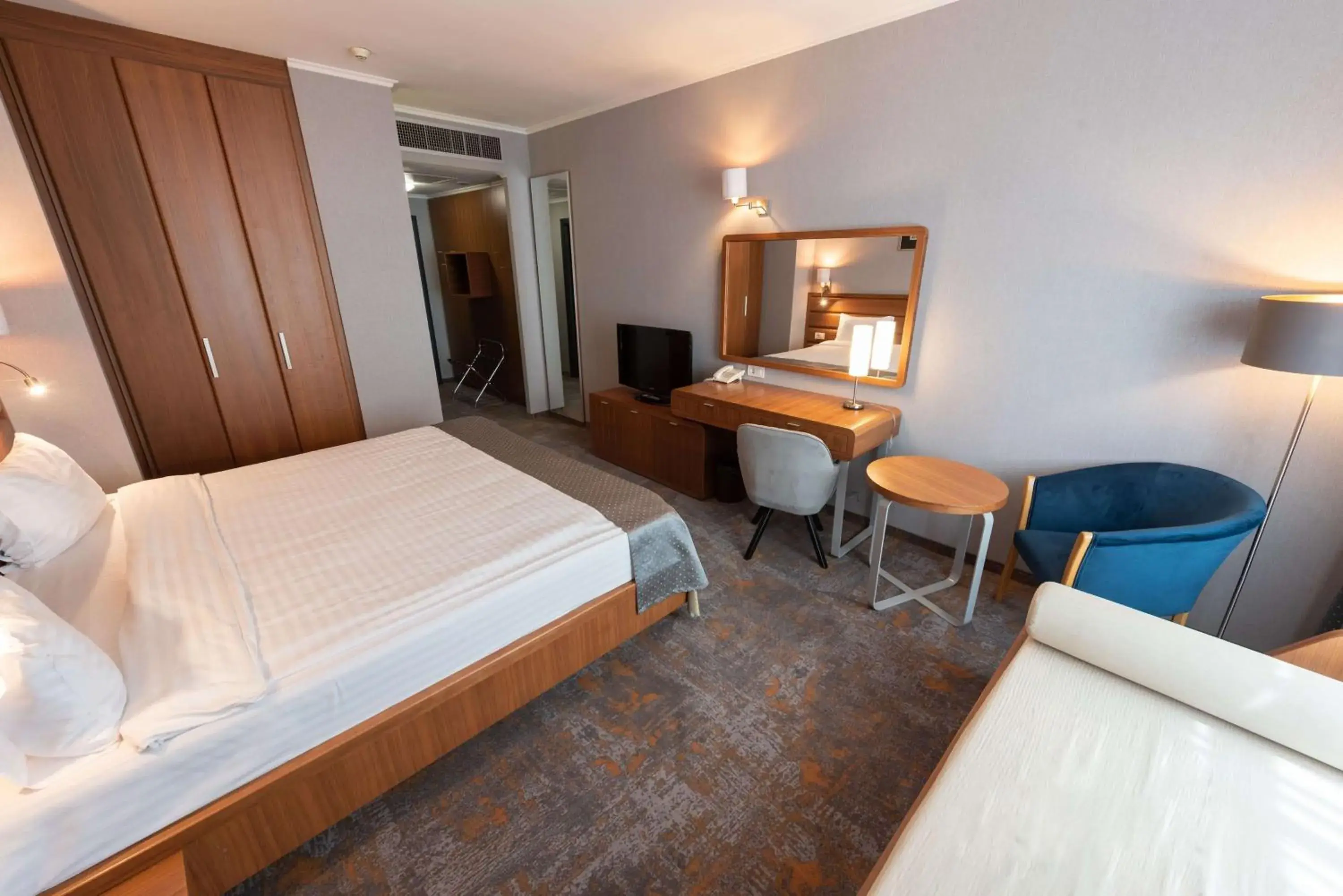 Photo of the whole room, Bed in Wyndham Cluj Photo of the whole room, Bed in Wyndham Cluj
