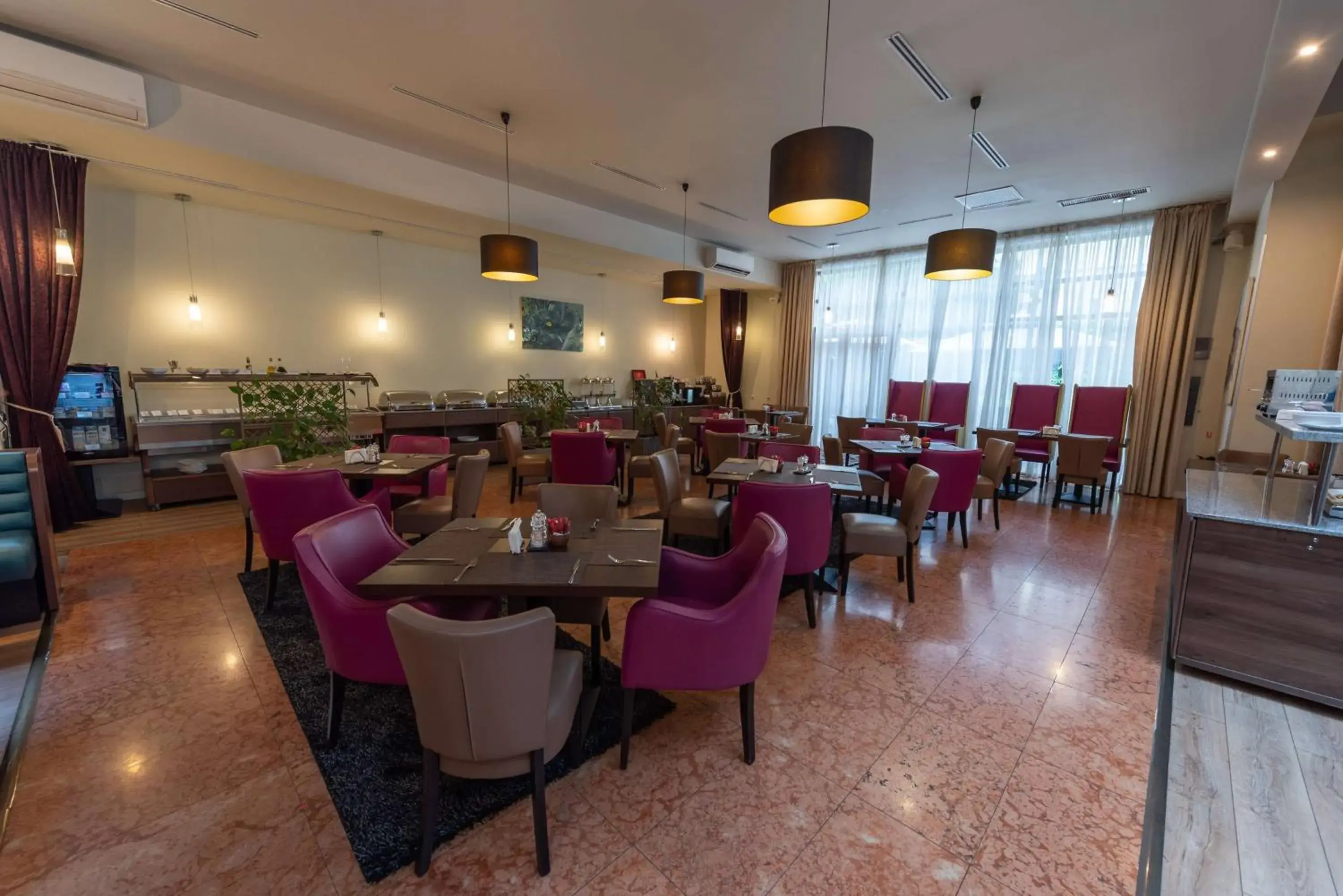 Restaurant/places to eat in Wyndham Cluj Restaurant/places to eat in Wyndham Cluj