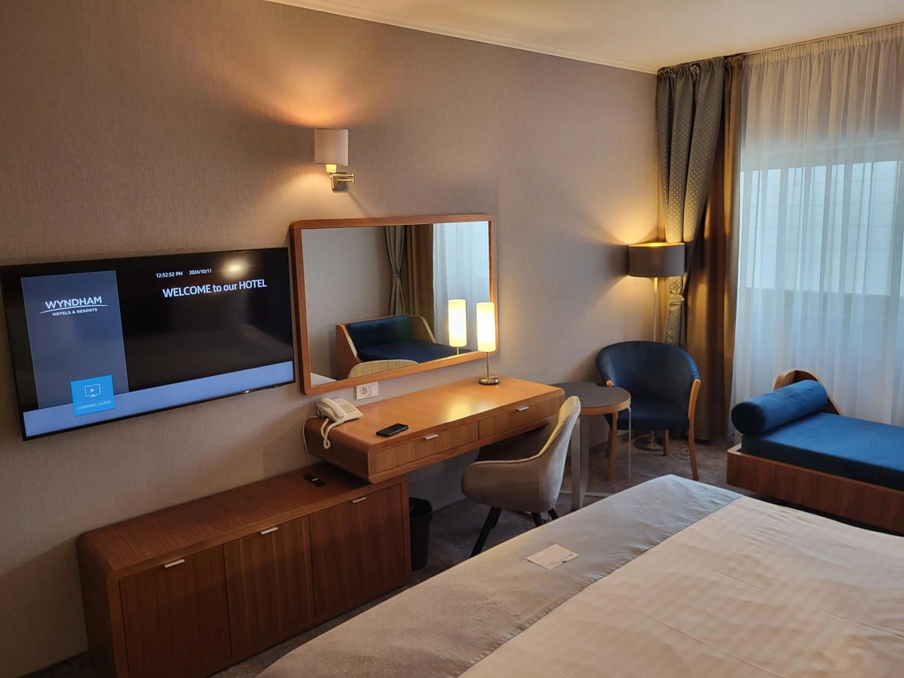 TV and multimedia, Bed in Wyndham Cluj