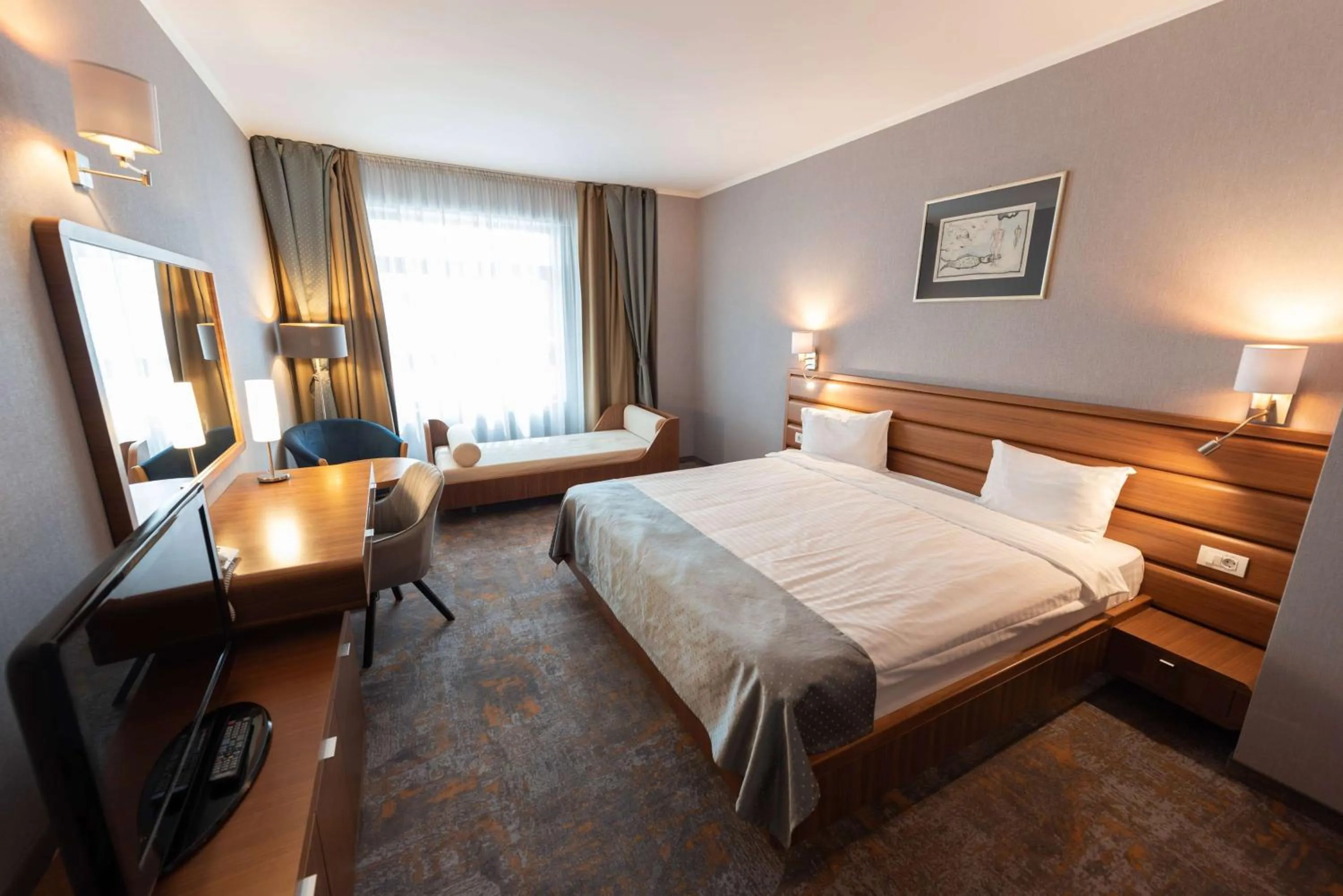 Photo of the whole room, Bed in Wyndham Cluj