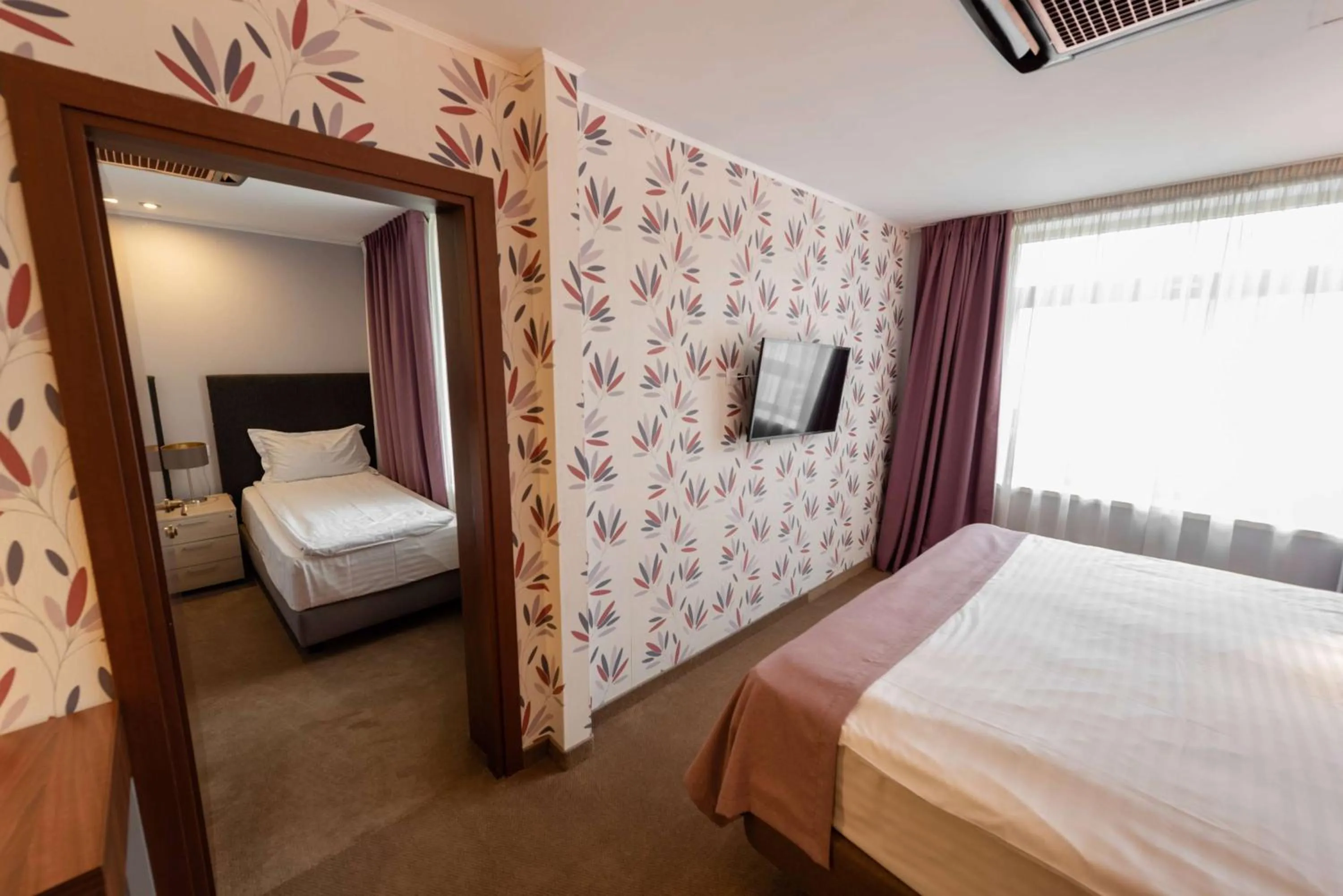 Photo of the whole room, Bed in Wyndham Cluj