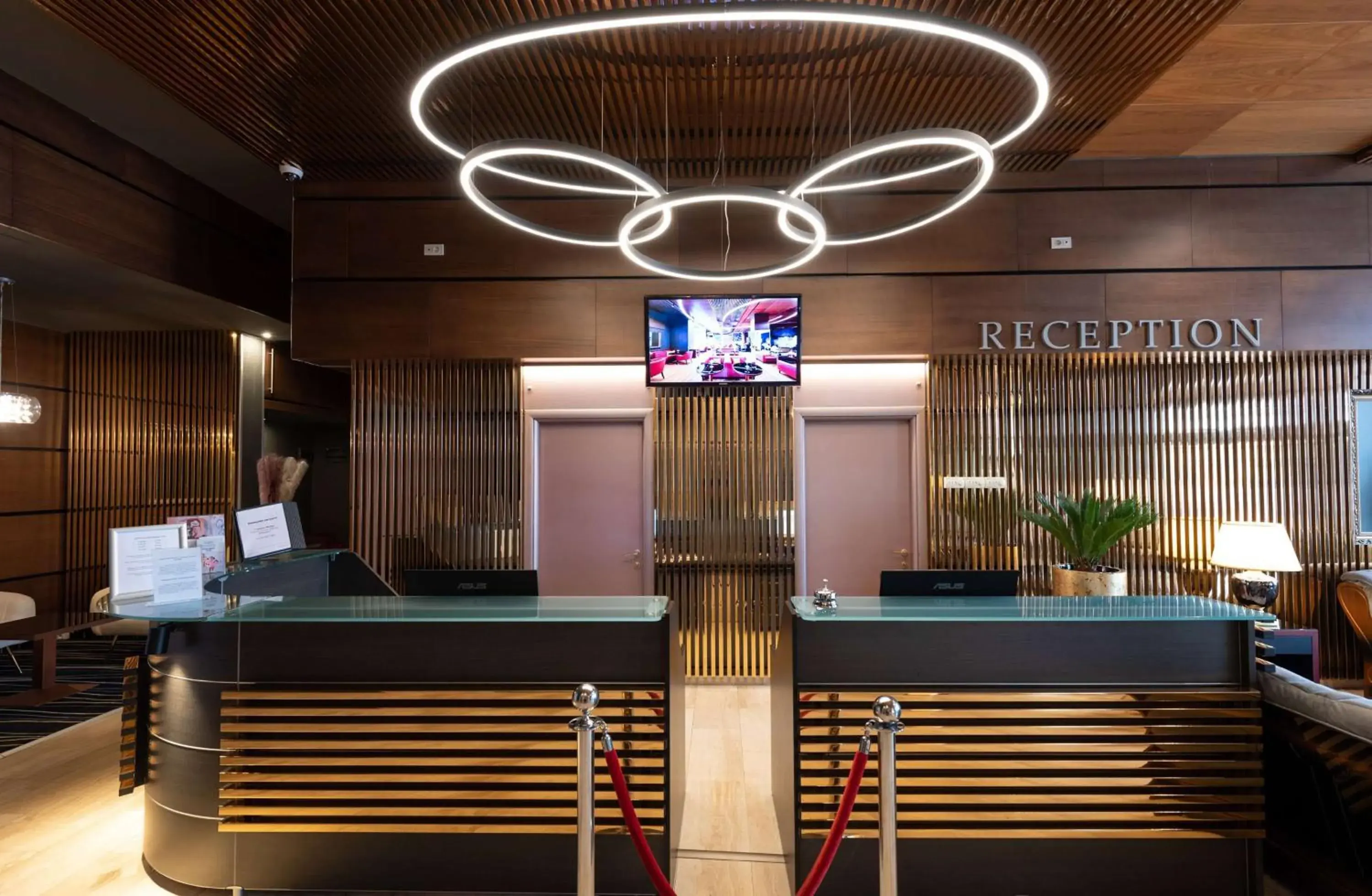 Lobby or reception in Wyndham Cluj Lobby or reception in Wyndham Cluj