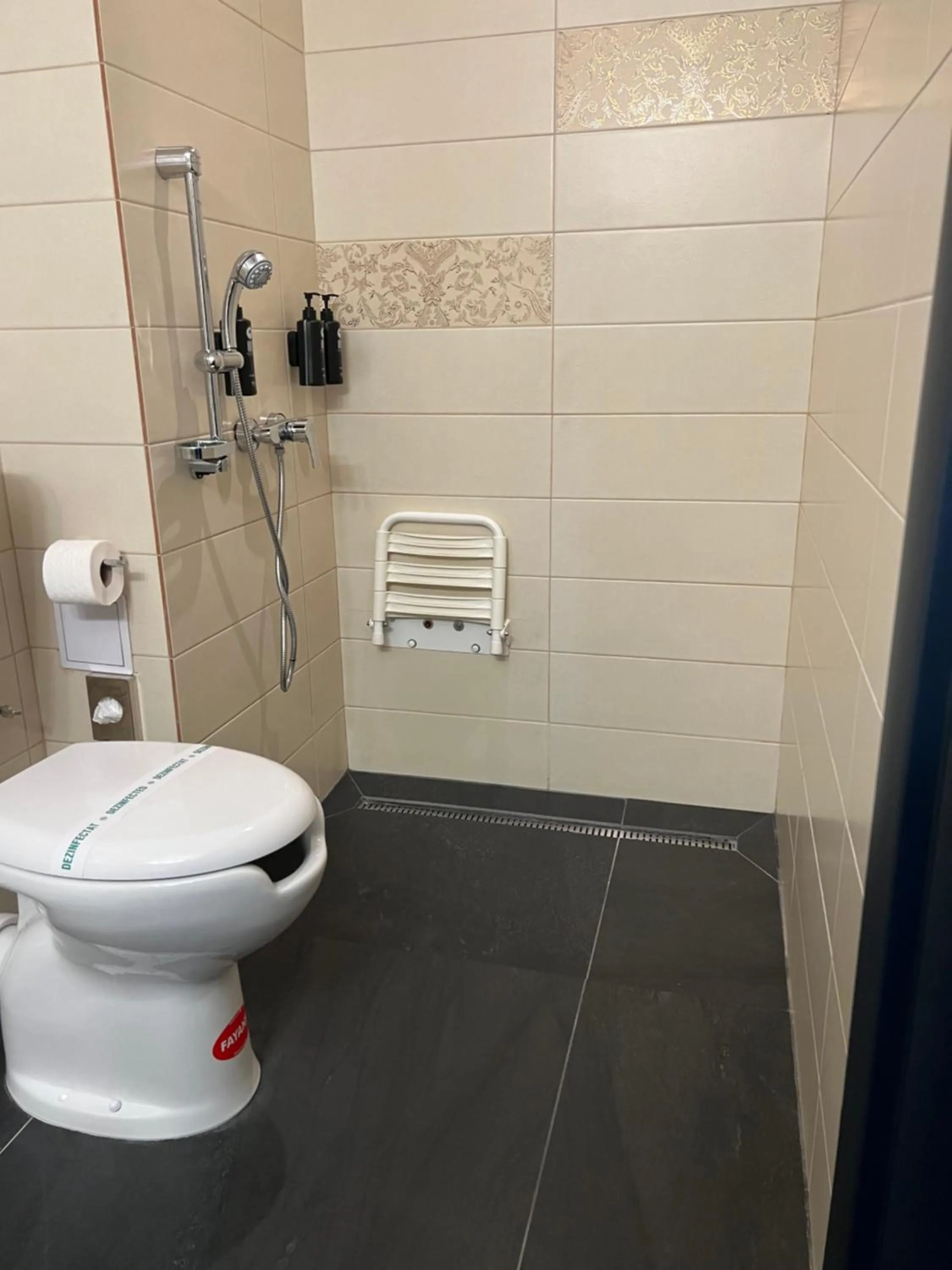 Shower in Wyndham Cluj