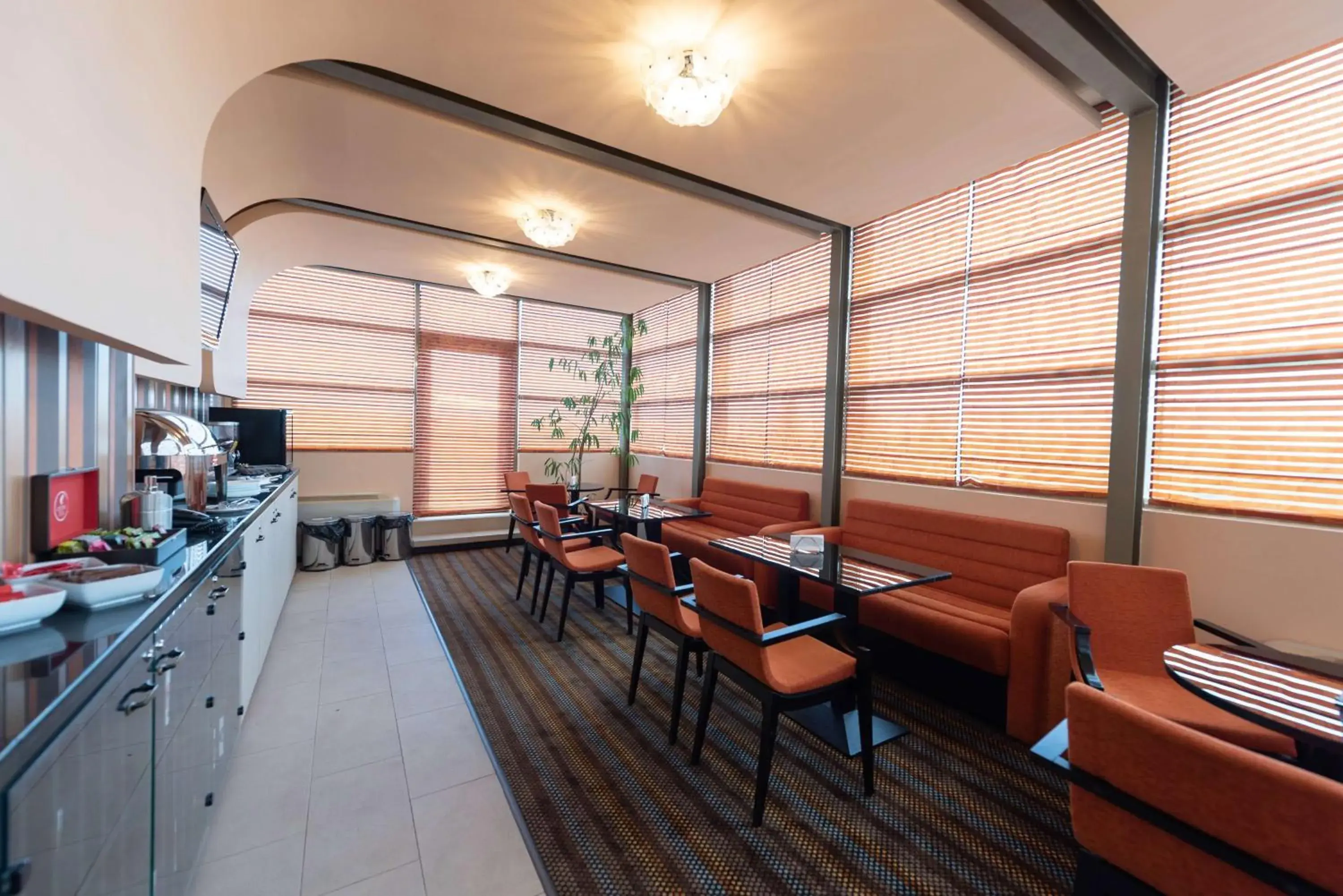 Restaurant/places to eat in Wyndham Cluj Restaurant/places to eat in Wyndham Cluj